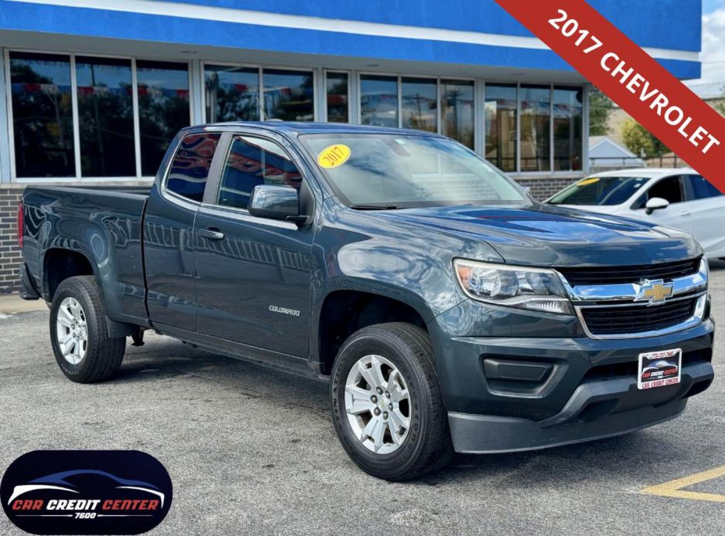 2017 GRAY Chevrolet Colorado LT Ext. Cab 2WD (1GCHSCEA2H1) with an 2.5L L4 DOHC 16V GAS engine, 6A transmission, located at 7600 S Western Ave., Chicago, IL, 60620, (773) 918-3980, 0.000000, 0.000000 - Photo#0