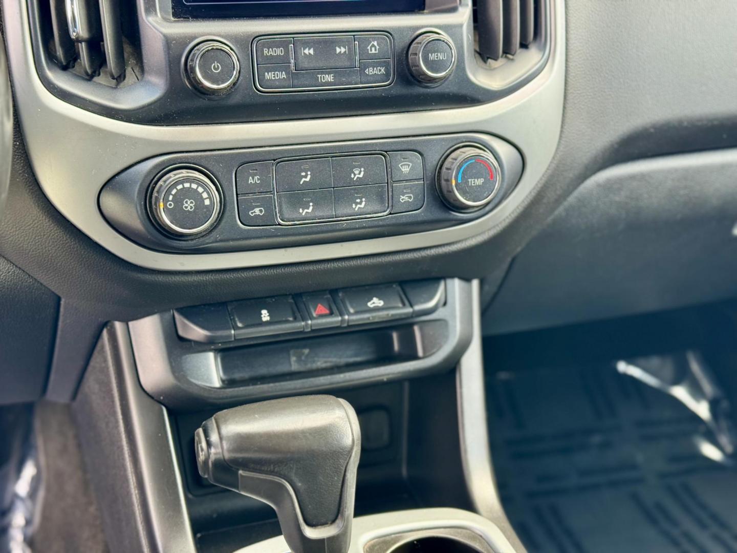 2017 GRAY Chevrolet Colorado LT Ext. Cab 2WD (1GCHSCEA2H1) with an 2.5L L4 DOHC 16V GAS engine, 6A transmission, located at 7600 S Western Ave., Chicago, IL, 60620, (773) 918-3980, 0.000000, 0.000000 - Photo#10