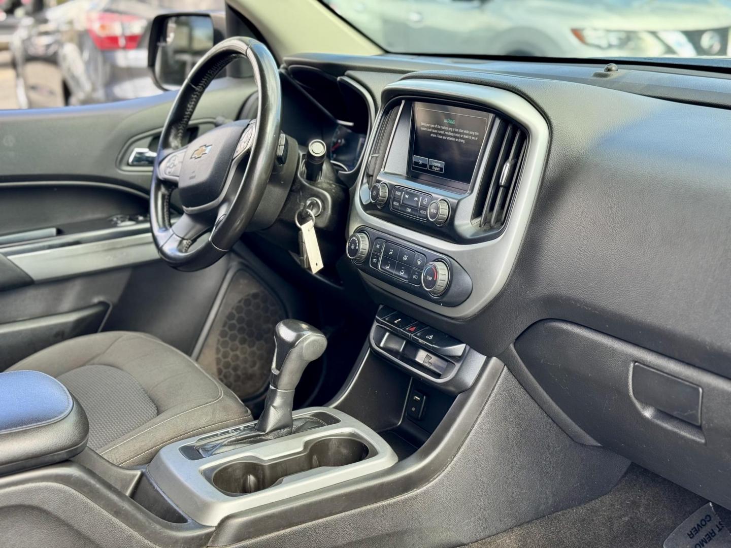 2017 GRAY Chevrolet Colorado LT Ext. Cab 2WD (1GCHSCEA2H1) with an 2.5L L4 DOHC 16V GAS engine, 6A transmission, located at 7600 S Western Ave., Chicago, IL, 60620, (773) 918-3980, 0.000000, 0.000000 - Photo#7