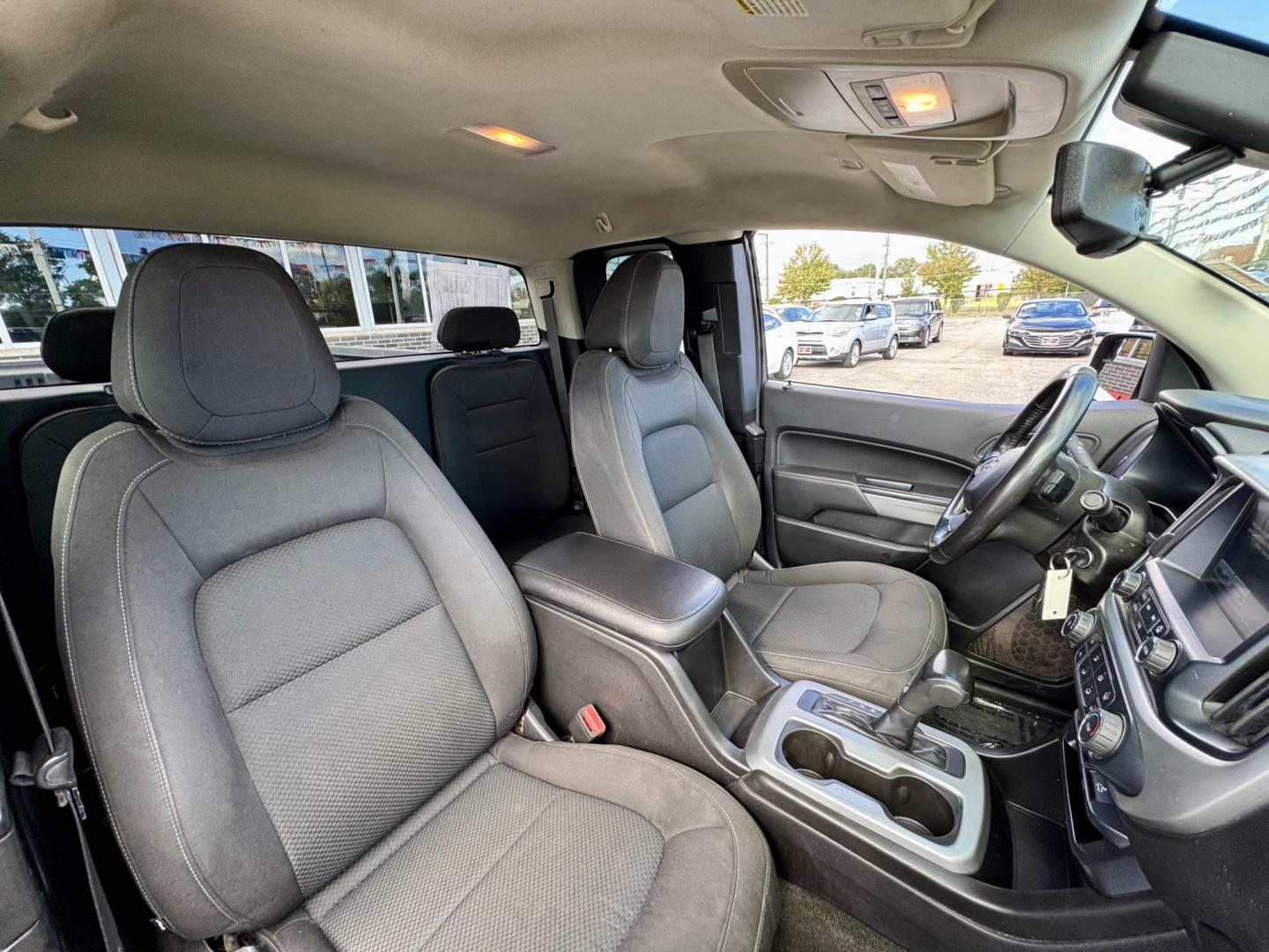 2017 GRAY Chevrolet Colorado LT Ext. Cab 2WD (1GCHSCEA2H1) with an 2.5L L4 DOHC 16V GAS engine, 6A transmission, located at 7600 S Western Ave., Chicago, IL, 60620, (773) 918-3980, 0.000000, 0.000000 - Photo#8