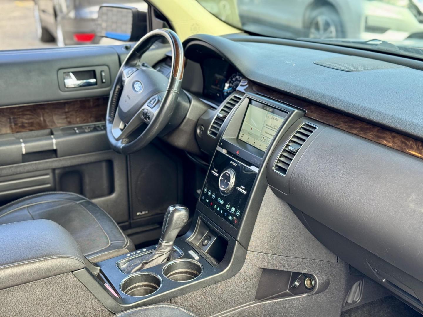 2018 GRAY Ford Flex Limited FWD (2FMGK5D89JB) with an 3.5L V6 DOHC 24V engine, 6A transmission, located at 7600 S Western Ave., Chicago, IL, 60620, (773) 918-3980, 0.000000, 0.000000 - Photo#8
