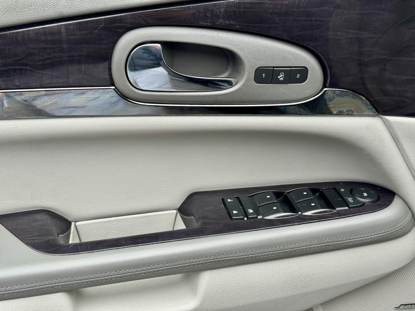 2017 BLACK Buick Enclave Leather AWD (5GAKVBKD9HJ) with an 3.6L V6 DOHC 24V engine, 6A transmission, located at 7600 S Western Ave., Chicago, IL, 60620, (773) 918-3980, 0.000000, 0.000000 - Photo#16