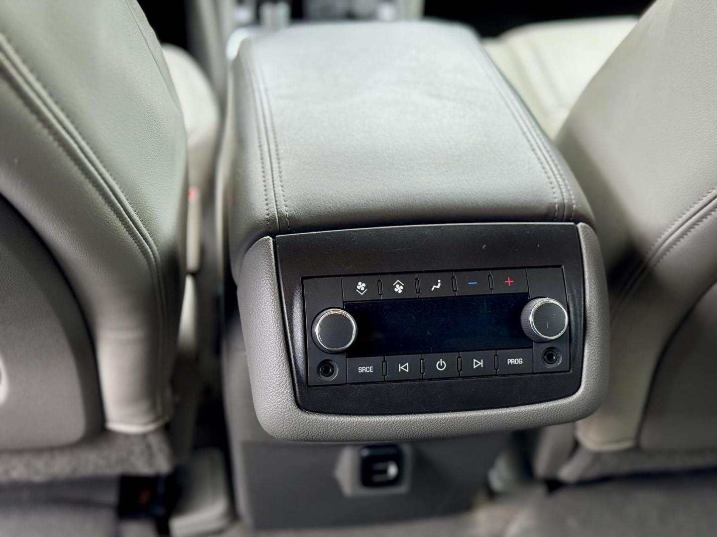 2017 BLACK Buick Enclave Leather AWD (5GAKVBKD9HJ) with an 3.6L V6 DOHC 24V engine, 6A transmission, located at 7600 S Western Ave., Chicago, IL, 60620, (773) 918-3980, 0.000000, 0.000000 - Photo#14