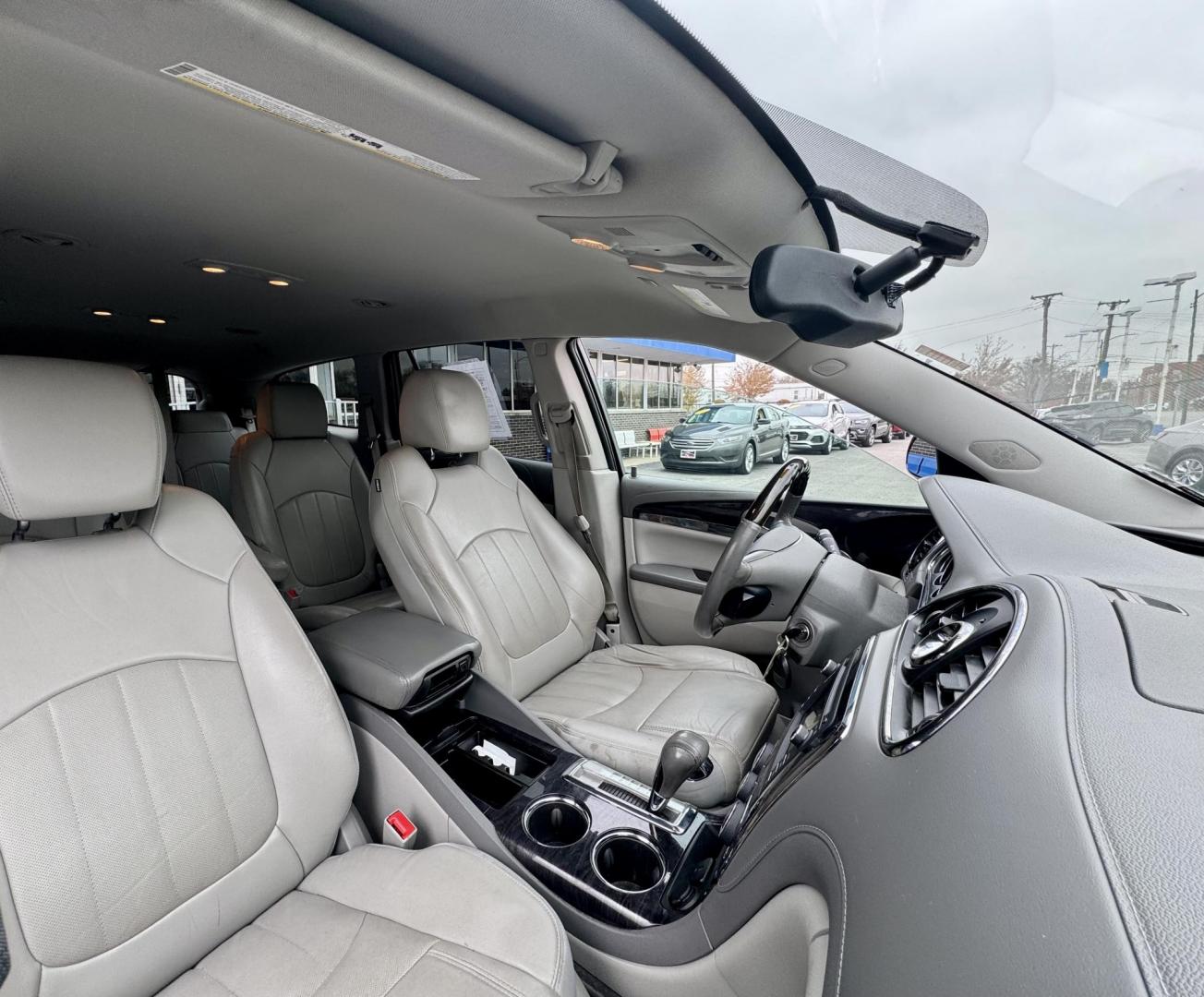 2017 BLACK Buick Enclave Leather AWD (5GAKVBKD9HJ) with an 3.6L V6 DOHC 24V engine, 6A transmission, located at 7600 S Western Ave., Chicago, IL, 60620, (773) 918-3980, 0.000000, 0.000000 - Photo#9