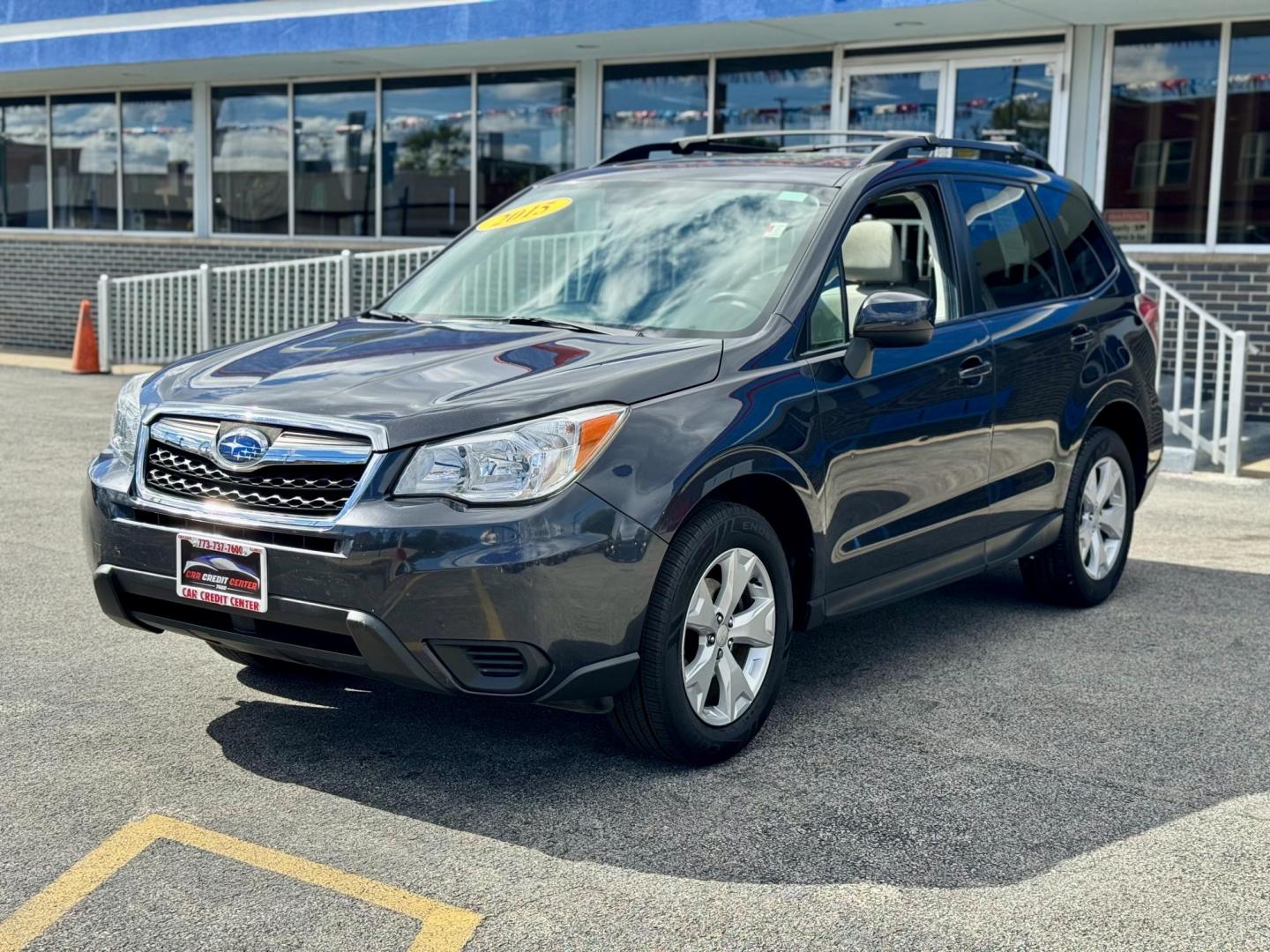 2015 GRAY Subaru Forester 2.5i Premium (JF2SJADC3FH) with an 2.5L H4 SOHC 16V engine, 6-Speed Automatic transmission, located at 7600 S Western Ave., Chicago, IL, 60620, (773) 918-3980, 0.000000, 0.000000 - Photo#2