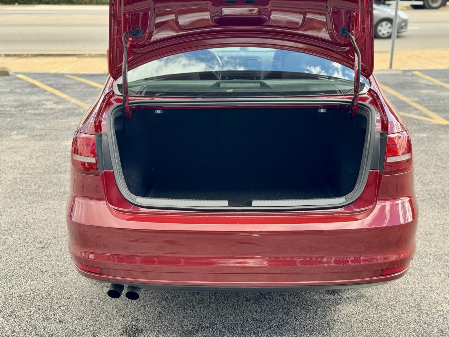 2017 RED Volkswagen Jetta 1.4T S 6A (3VW2B7AJ5HM) with an 1.4L L4 DOHC 20V engine, 6A transmission, located at 7600 S Western Ave., Chicago, IL, 60620, (773) 918-3980, 0.000000, 0.000000 - Photo#4