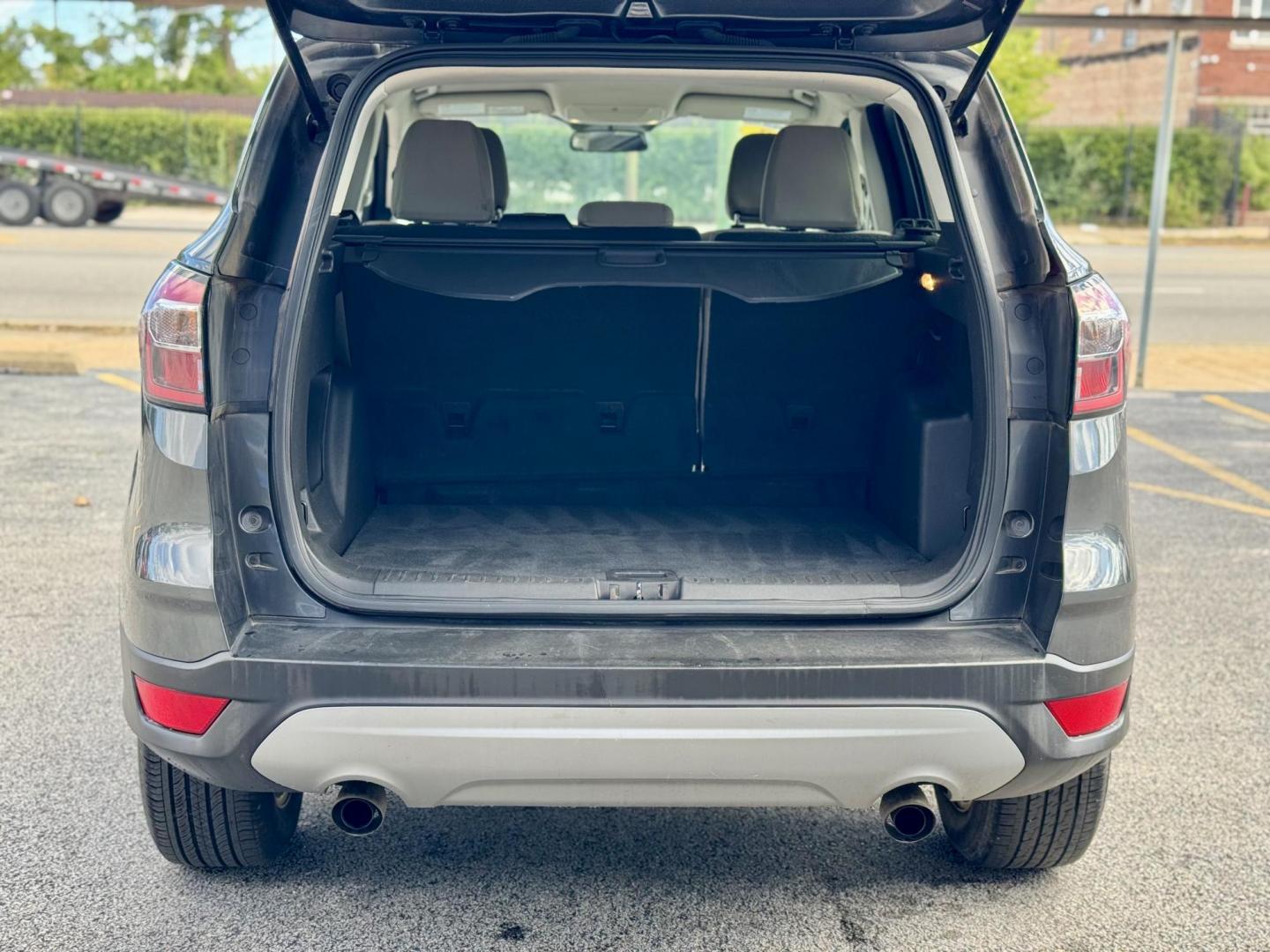 2018 GREY Ford Escape SE 4WD (1FMCU9GD6JU) with an 1.5L L4 DOHC 16V engine, 6A transmission, located at 7600 S Western Ave., Chicago, IL, 60620, (773) 918-3980, 0.000000, 0.000000 - Photo#4