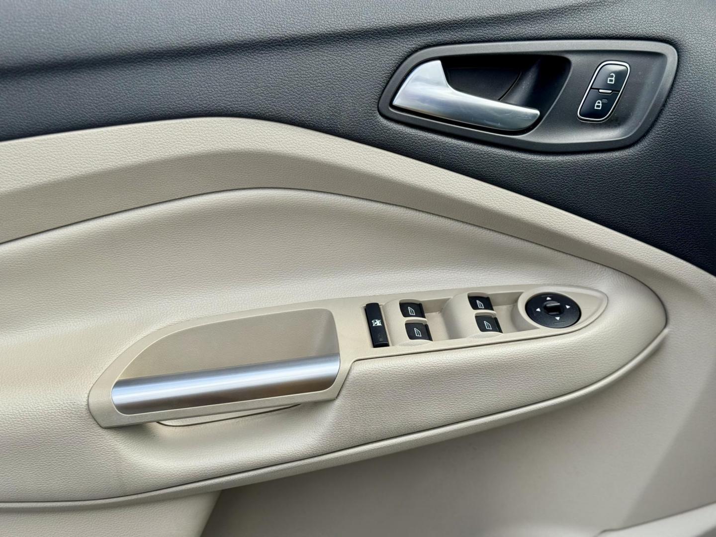 2018 GREY Ford Escape SE 4WD (1FMCU9GD6JU) with an 1.5L L4 DOHC 16V engine, 6A transmission, located at 7600 S Western Ave., Chicago, IL, 60620, (773) 918-3980, 0.000000, 0.000000 - Photo#13