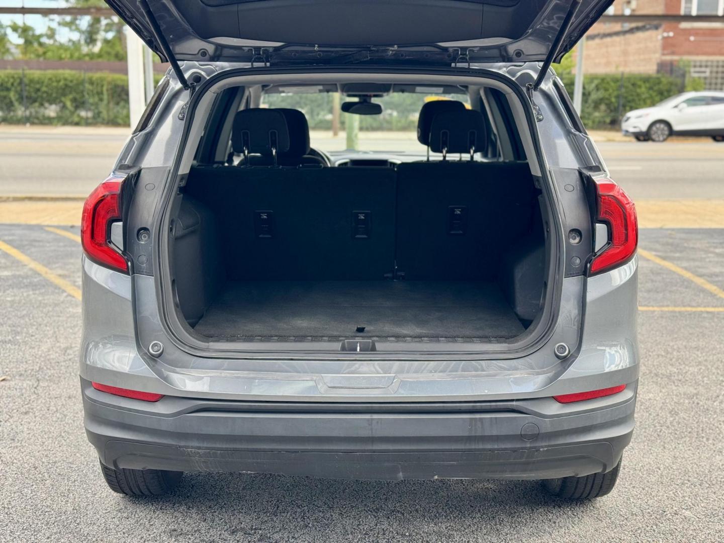 2018 GRAY GMC Terrain SLE (3GKALMEV3JL) with an 1.4L L4 DOHC 16V TURBO engine, 6A transmission, located at 7600 S Western Ave., Chicago, IL, 60620, (773) 918-3980, 0.000000, 0.000000 - Photo#4