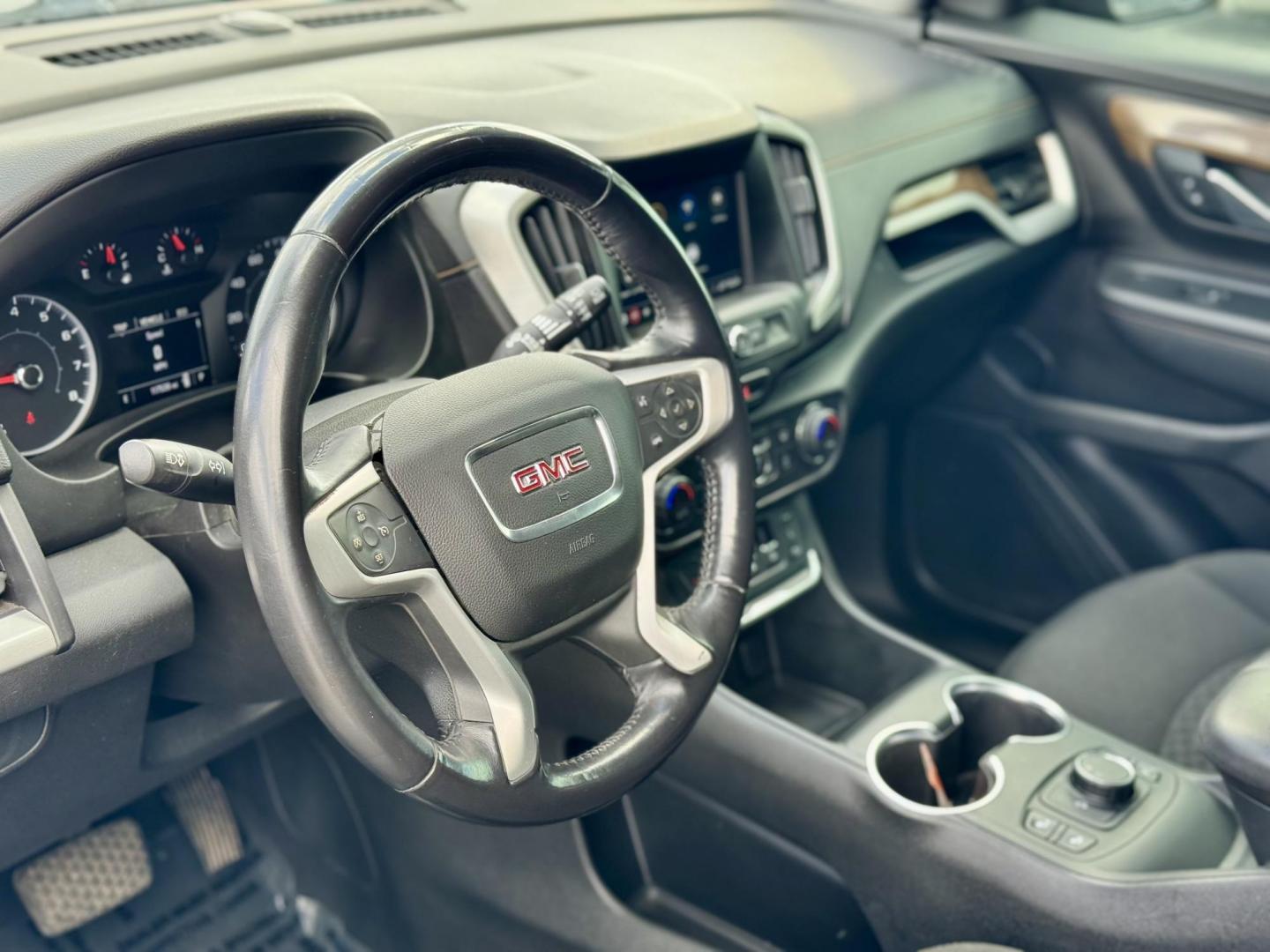 2018 GRAY GMC Terrain SLE (3GKALMEV3JL) with an 1.4L L4 DOHC 16V TURBO engine, 6A transmission, located at 7600 S Western Ave., Chicago, IL, 60620, (773) 918-3980, 0.000000, 0.000000 - Photo#5