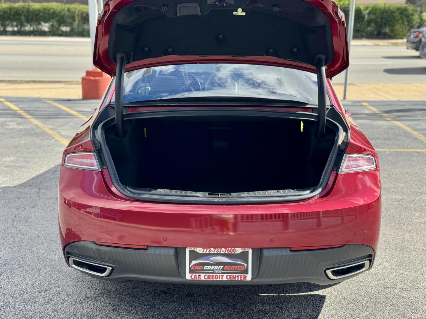 2016 RED Lincoln MKZ FWD (3LN6L2GK0GR) with an 3.7L V6 DOHC 24V engine, 6-Speed Automatic transmission, located at 7600 S Western Ave., Chicago, IL, 60620, (773) 918-3980, 0.000000, 0.000000 - Photo#4