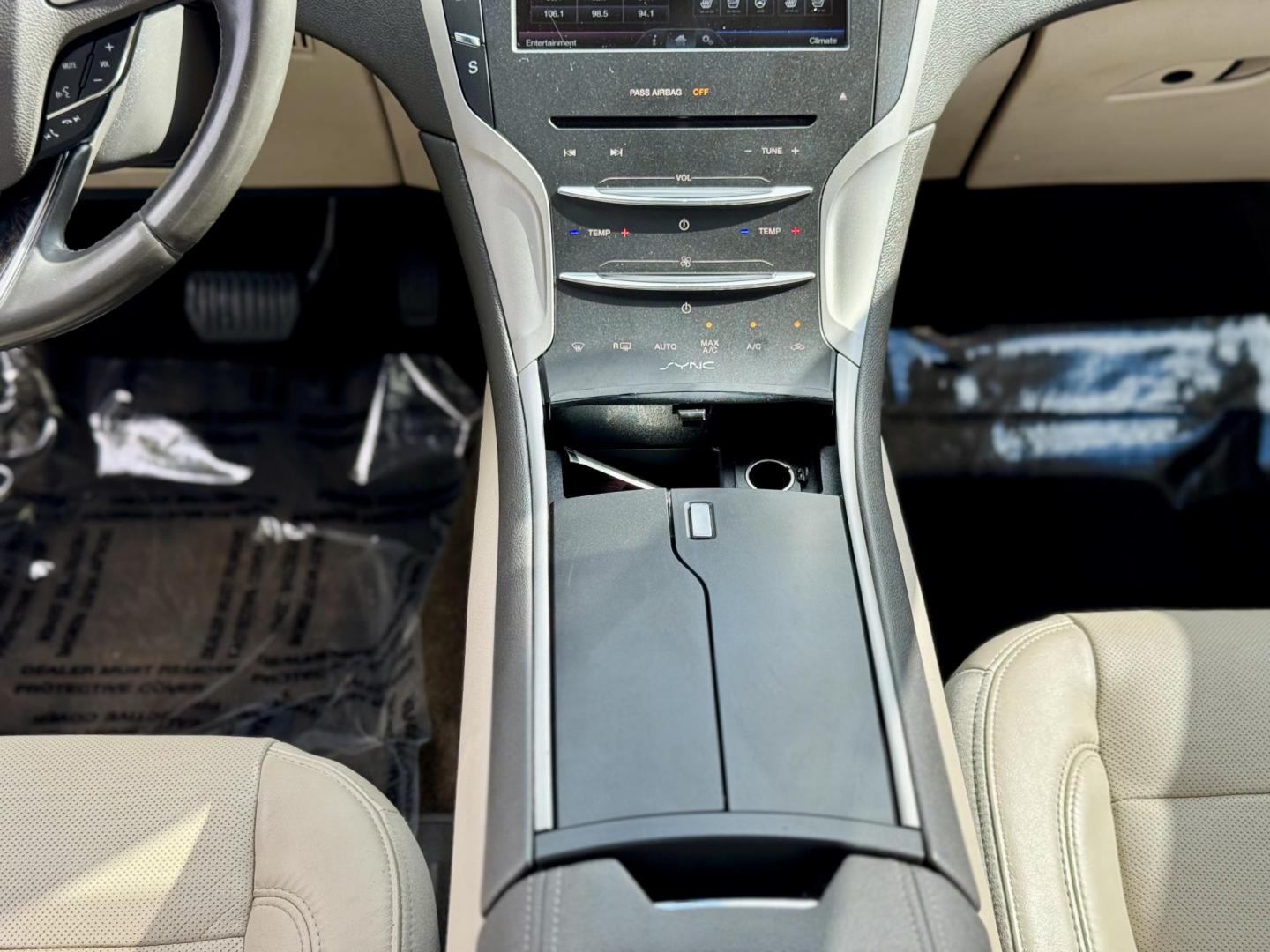 2016 RED Lincoln MKZ FWD (3LN6L2GK0GR) with an 3.7L V6 DOHC 24V engine, 6-Speed Automatic transmission, located at 7600 S Western Ave., Chicago, IL, 60620, (773) 918-3980, 0.000000, 0.000000 - Photo#12