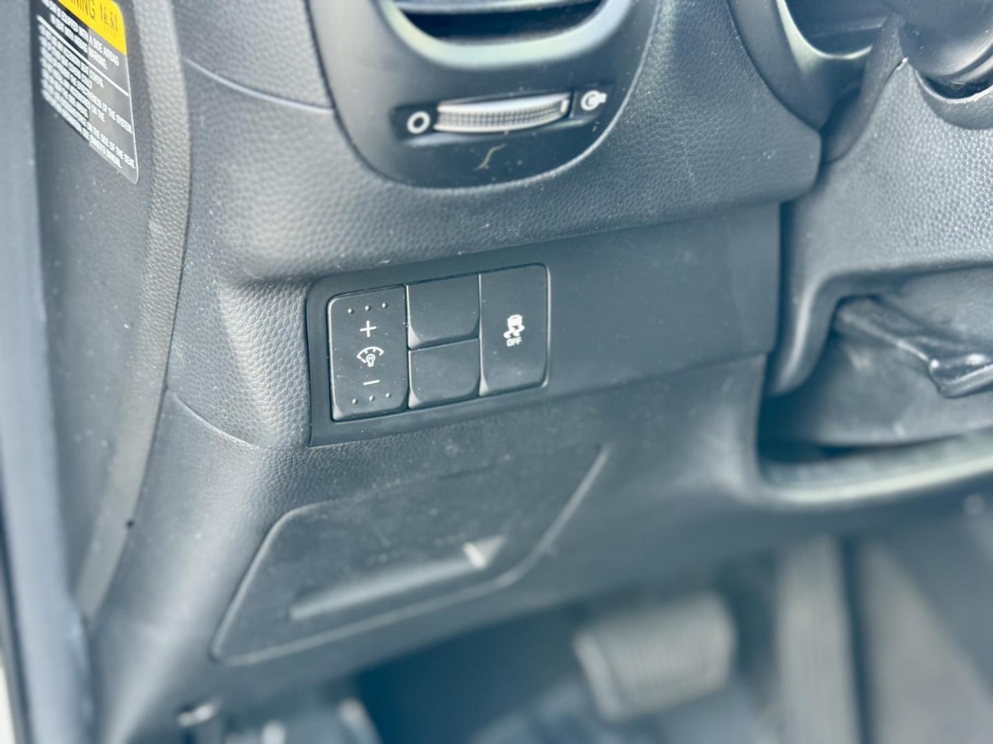 2018 SILVER Kia Soul + (KNDJP3A51J7) with an 2.0L L4 DOHC 16V engine, 6A transmission, located at 7600 S Western Ave., Chicago, IL, 60620, (773) 918-3980, 0.000000, 0.000000 - Photo#12