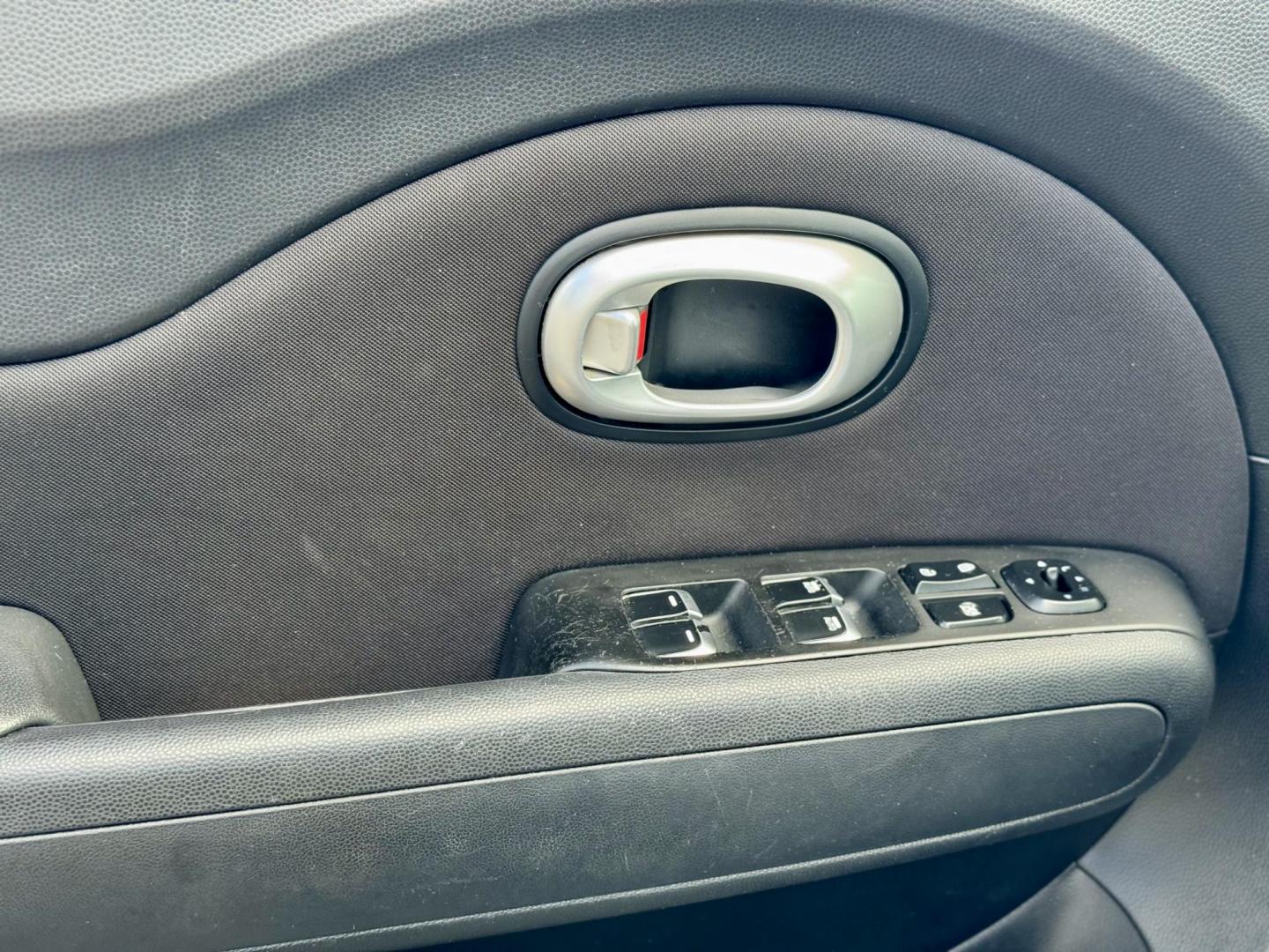 2018 SILVER Kia Soul + (KNDJP3A51J7) with an 2.0L L4 DOHC 16V engine, 6A transmission, located at 7600 S Western Ave., Chicago, IL, 60620, (773) 918-3980, 0.000000, 0.000000 - Photo#13