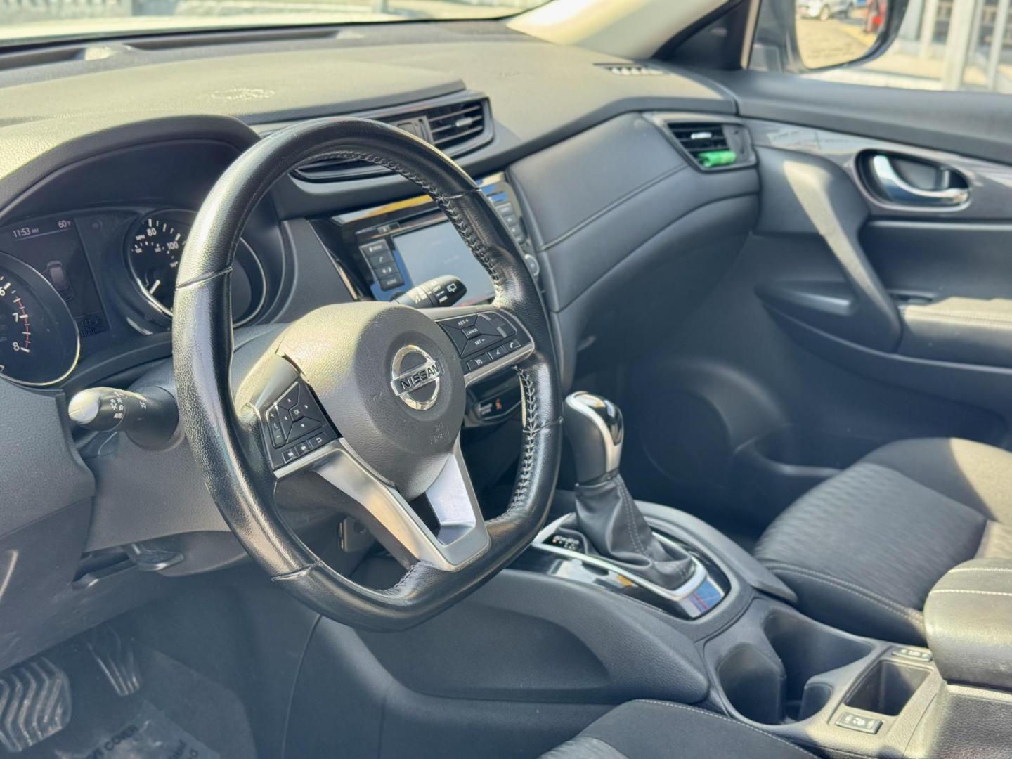 2020 WHITE Nissan Rogue S AWD (JN8AT2MV3LW) with an 2.5L L4 DOHC 16V engine, CVT transmission, located at 7600 S Western Ave., Chicago, IL, 60620, (773) 918-3980, 0.000000, 0.000000 - Photo#5