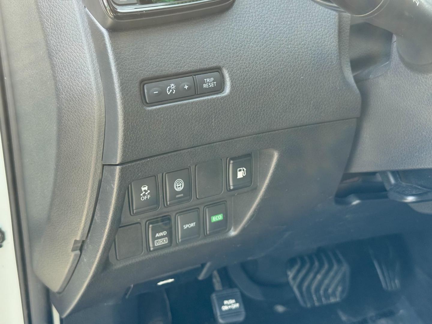 2020 WHITE Nissan Rogue S AWD (JN8AT2MV3LW) with an 2.5L L4 DOHC 16V engine, CVT transmission, located at 7600 S Western Ave., Chicago, IL, 60620, (773) 918-3980, 0.000000, 0.000000 - Photo#11