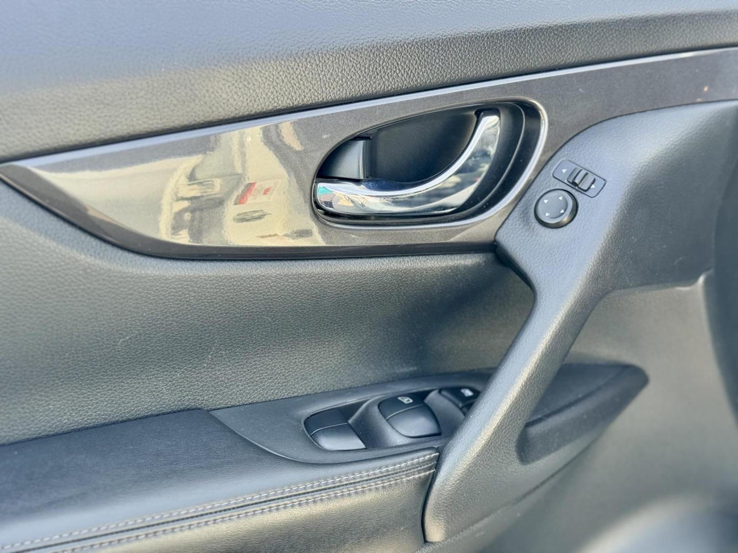 2020 WHITE Nissan Rogue S AWD (JN8AT2MV3LW) with an 2.5L L4 DOHC 16V engine, CVT transmission, located at 7600 S Western Ave., Chicago, IL, 60620, (773) 918-3980, 0.000000, 0.000000 - Photo#12