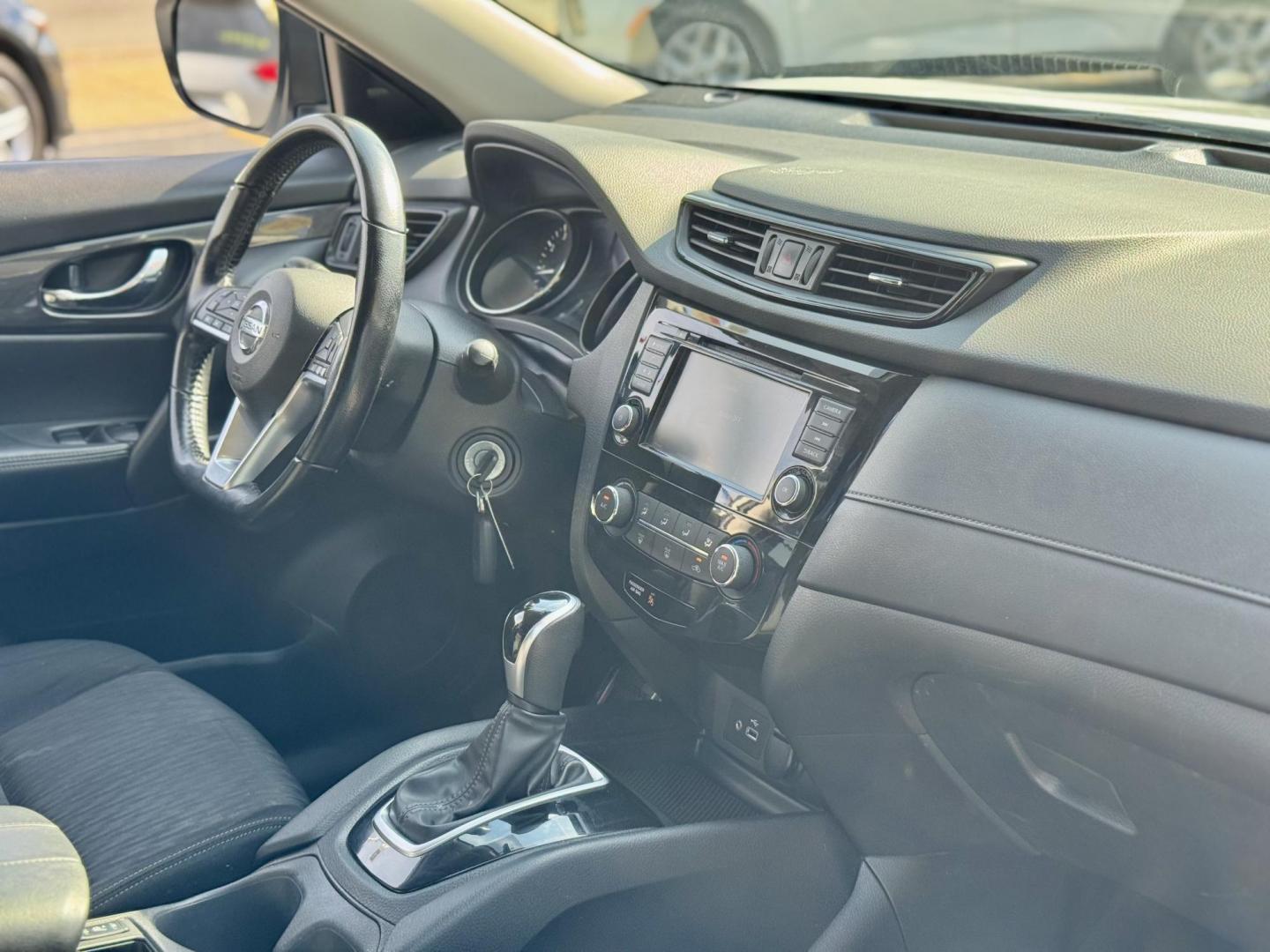 2020 WHITE Nissan Rogue S AWD (JN8AT2MV3LW) with an 2.5L L4 DOHC 16V engine, CVT transmission, located at 7600 S Western Ave., Chicago, IL, 60620, (773) 918-3980, 0.000000, 0.000000 - Photo#8