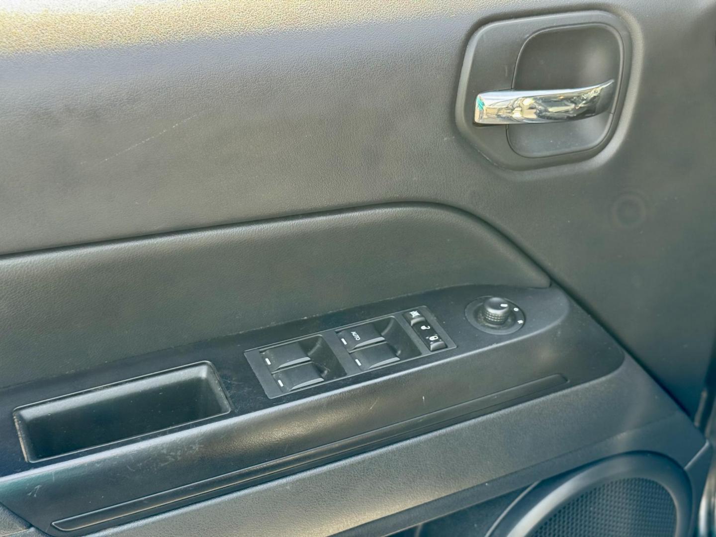 2017 BLACK Jeep Patriot Latitude 2WD (1C4NJPFA1HD) with an 2.0L L4 DOHC 16V engine, located at 7600 S Western Ave., Chicago, IL, 60620, (773) 918-3980, 0.000000, 0.000000 - Photo#12