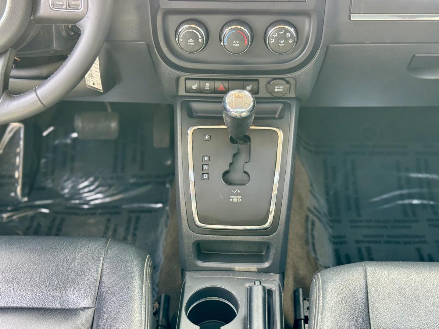 2017 BLACK Jeep Patriot Latitude 2WD (1C4NJPFA1HD) with an 2.0L L4 DOHC 16V engine, located at 7600 S Western Ave., Chicago, IL, 60620, (773) 918-3980, 0.000000, 0.000000 - Photo#11