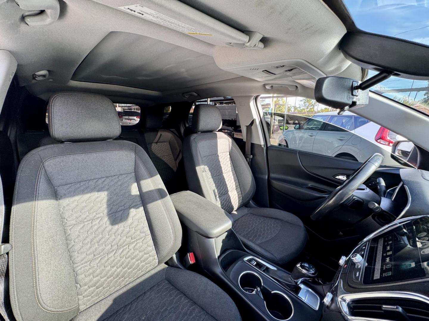 2018 RED Chevrolet Equinox LT 2WD (2GNAXJEV9J6) with an 1.5L L4 DIR DOHC 16V TURBO engine, 6A transmission, located at 7600 S Western Ave., Chicago, IL, 60620, (773) 918-3980, 0.000000, 0.000000 - Photo#9