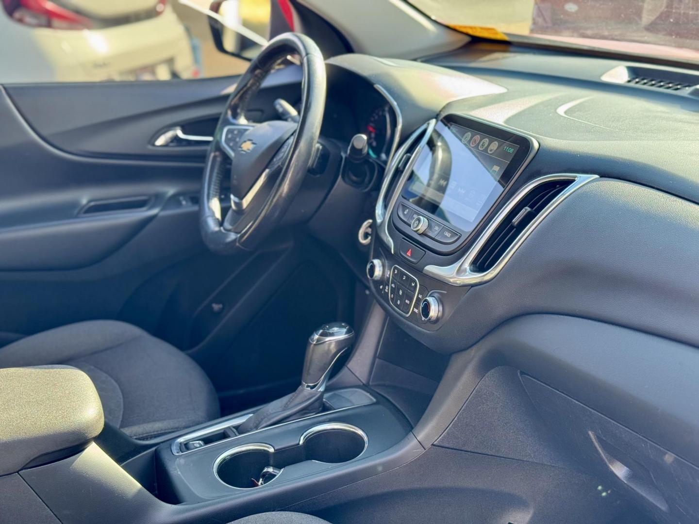 2018 RED Chevrolet Equinox LT 2WD (2GNAXJEV9J6) with an 1.5L L4 DIR DOHC 16V TURBO engine, 6A transmission, located at 7600 S Western Ave., Chicago, IL, 60620, (773) 918-3980, 0.000000, 0.000000 - Photo#8