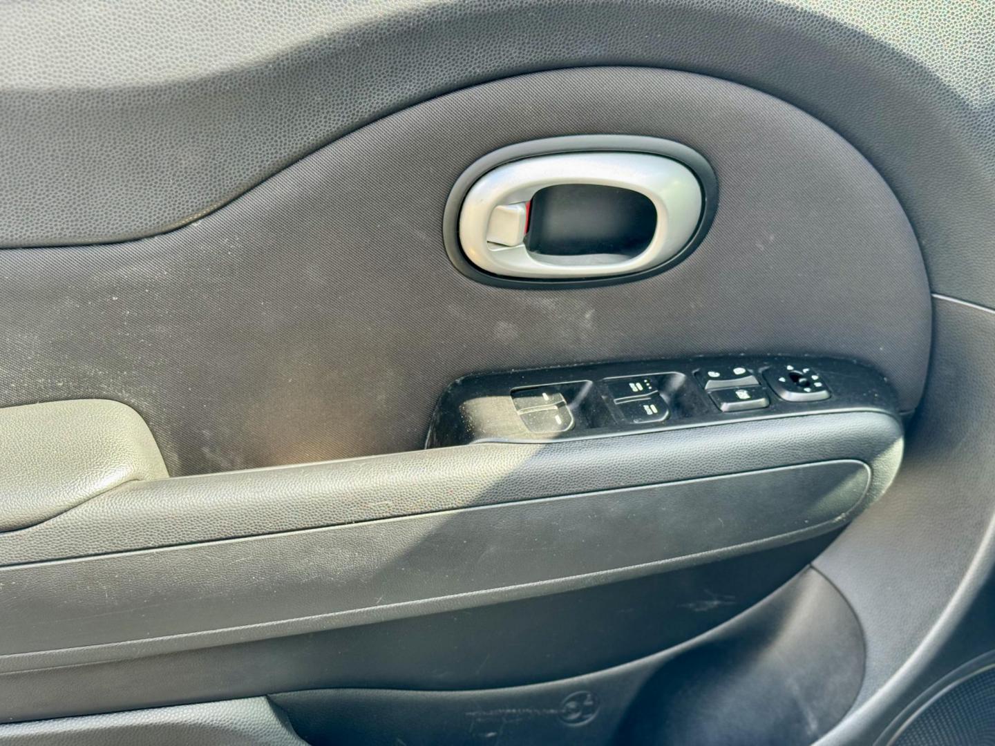2014 GRAY Kia Soul Base (KNDJN2A22E7) with an 1.6L L4 DOHC 16V engine, located at 7600 S Western Ave., Chicago, IL, 60620, (773) 918-3980, 0.000000, 0.000000 - Photo#13