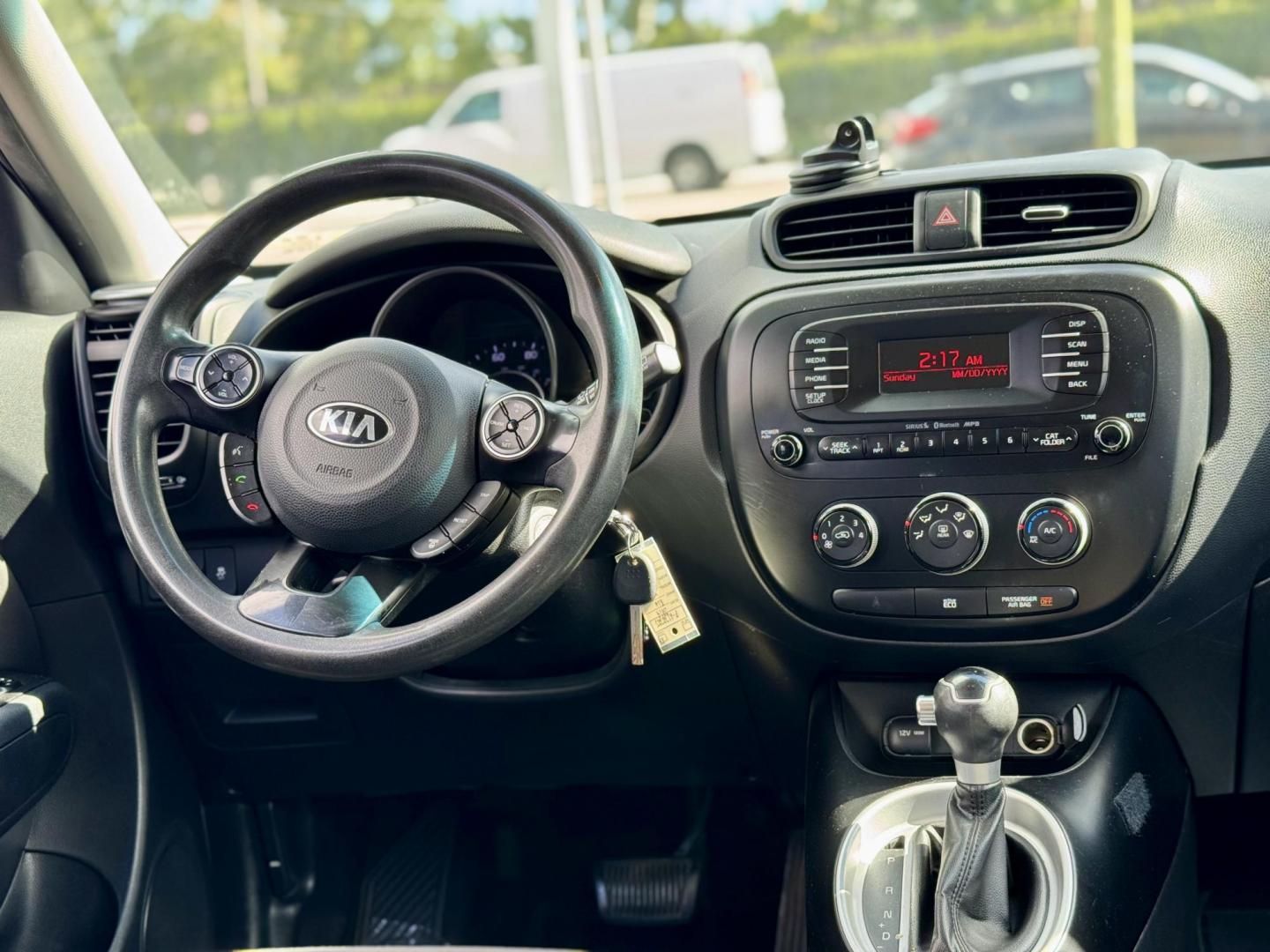 2014 GRAY Kia Soul Base (KNDJN2A22E7) with an 1.6L L4 DOHC 16V engine, located at 7600 S Western Ave., Chicago, IL, 60620, (773) 918-3980, 0.000000, 0.000000 - Photo#6