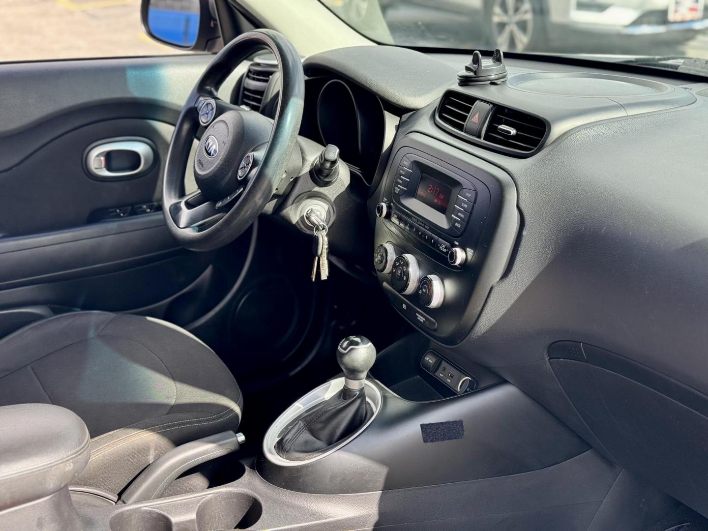 2014 GRAY Kia Soul Base (KNDJN2A22E7) with an 1.6L L4 DOHC 16V engine, located at 7600 S Western Ave., Chicago, IL, 60620, (773) 918-3980, 0.000000, 0.000000 - Photo#8