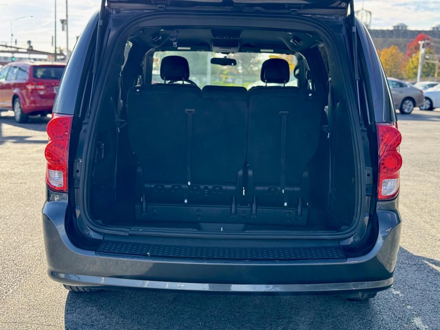 2017 GRAY Dodge Grand Caravan SE (2C4RDGBGXHR) with an 3.6L V6 DOHC 24V engine, 6A transmission, located at 7600 S Western Ave., Chicago, IL, 60620, (773) 918-3980, 0.000000, 0.000000 - Photo#3