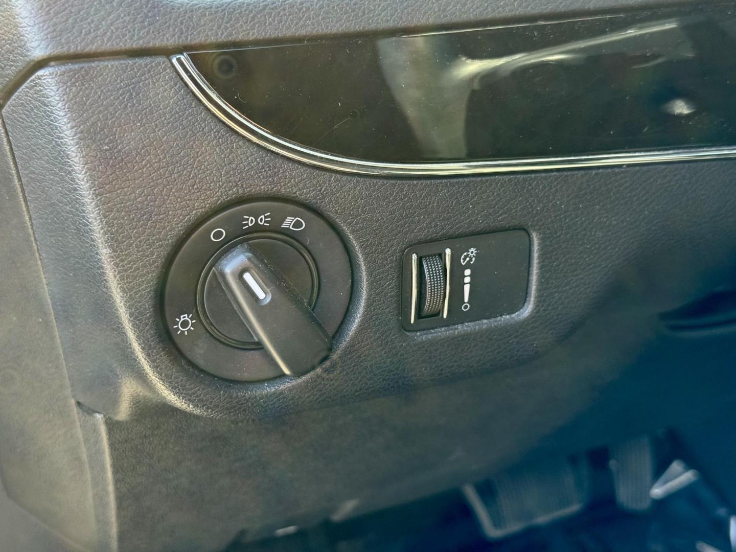 2017 GRAY Dodge Grand Caravan SE (2C4RDGBGXHR) with an 3.6L V6 DOHC 24V engine, 6A transmission, located at 7600 S Western Ave., Chicago, IL, 60620, (773) 918-3980, 0.000000, 0.000000 - Photo#13