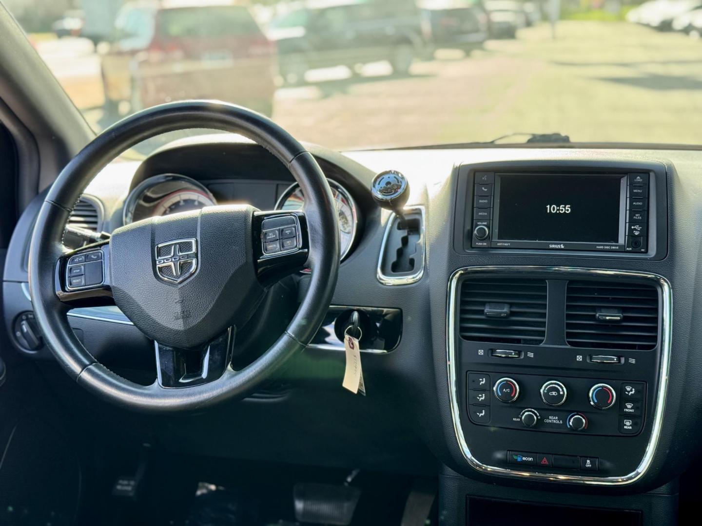 2017 GRAY Dodge Grand Caravan SE (2C4RDGBGXHR) with an 3.6L V6 DOHC 24V engine, 6A transmission, located at 7600 S Western Ave., Chicago, IL, 60620, (773) 918-3980, 0.000000, 0.000000 - Photo#5