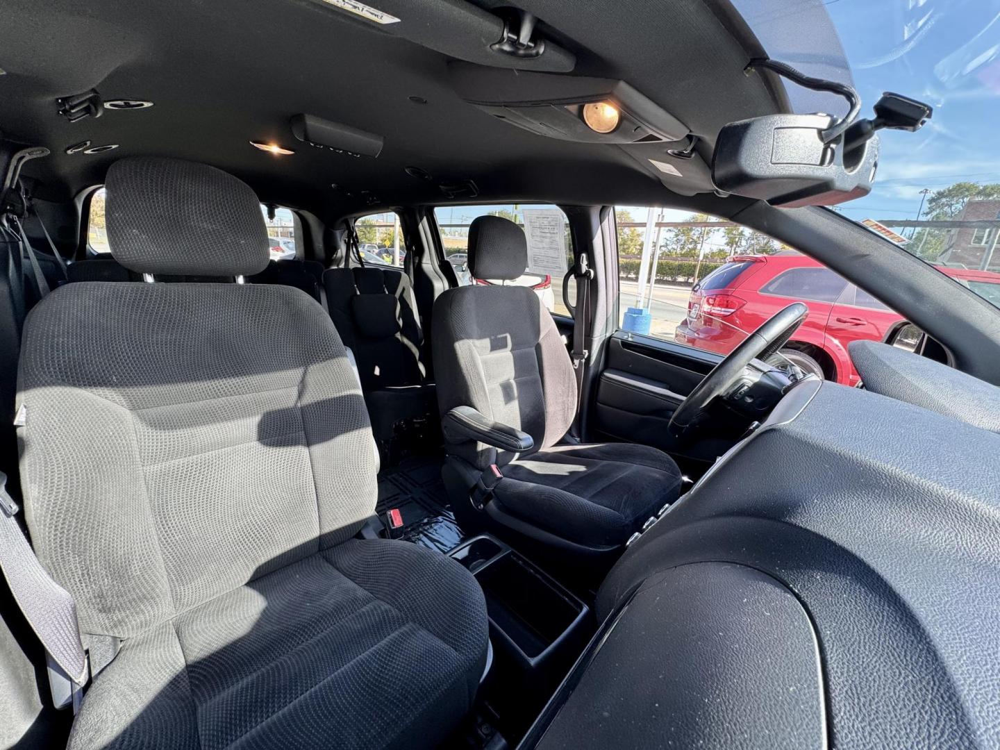 2017 GRAY Dodge Grand Caravan SE (2C4RDGBGXHR) with an 3.6L V6 DOHC 24V engine, 6A transmission, located at 7600 S Western Ave., Chicago, IL, 60620, (773) 918-3980, 0.000000, 0.000000 - Photo#8