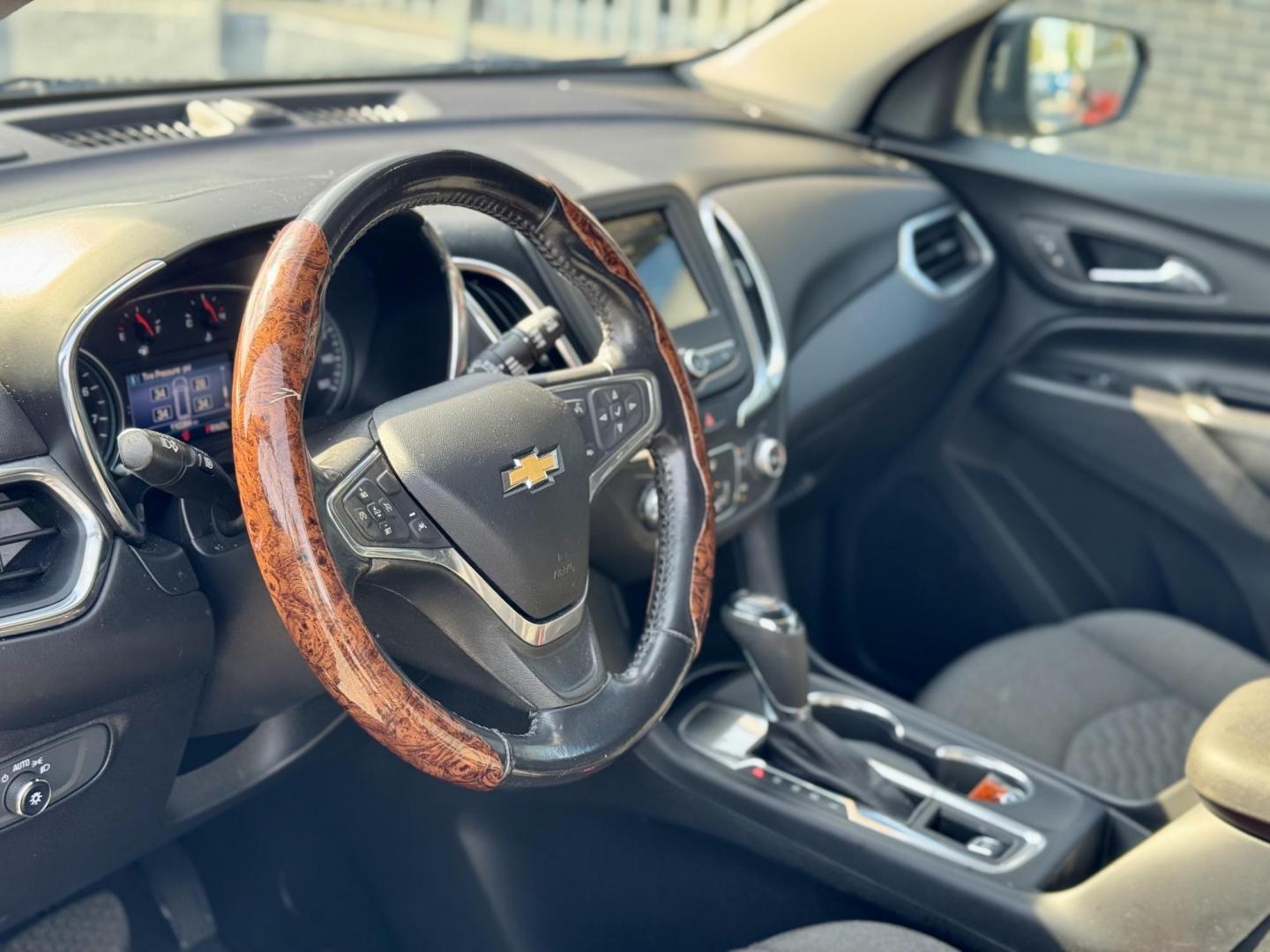 2019 BLACK Chevrolet Equinox LT 2WD (2GNAXJEV9K6) with an 1.5L L4 DIR DOHC 16V TURBO engine, 6A transmission, located at 7600 S Western Ave., Chicago, IL, 60620, (773) 918-3980, 0.000000, 0.000000 - Photo#5