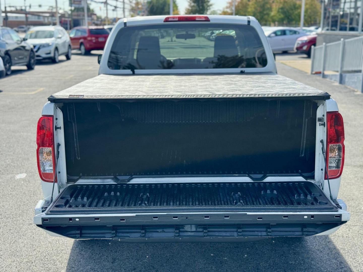 2019 WHITE Nissan Frontier S King Cab I4 5MT 2WD (1N6BD0CT5KN) with an 2.5L L4 DOHC 16V engine, 5M transmission, located at 7600 S Western Ave., Chicago, IL, 60620, (773) 918-3980, 0.000000, 0.000000 - Photo#4