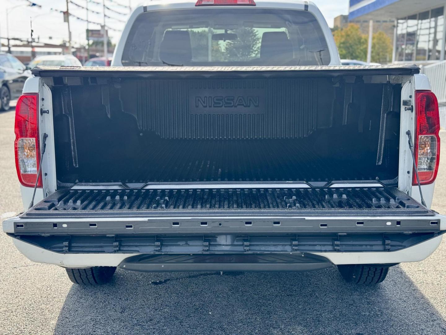 2019 WHITE Nissan Frontier S King Cab I4 5MT 2WD (1N6BD0CT5KN) with an 2.5L L4 DOHC 16V engine, 5M transmission, located at 7600 S Western Ave., Chicago, IL, 60620, (773) 918-3980, 0.000000, 0.000000 - Photo#5