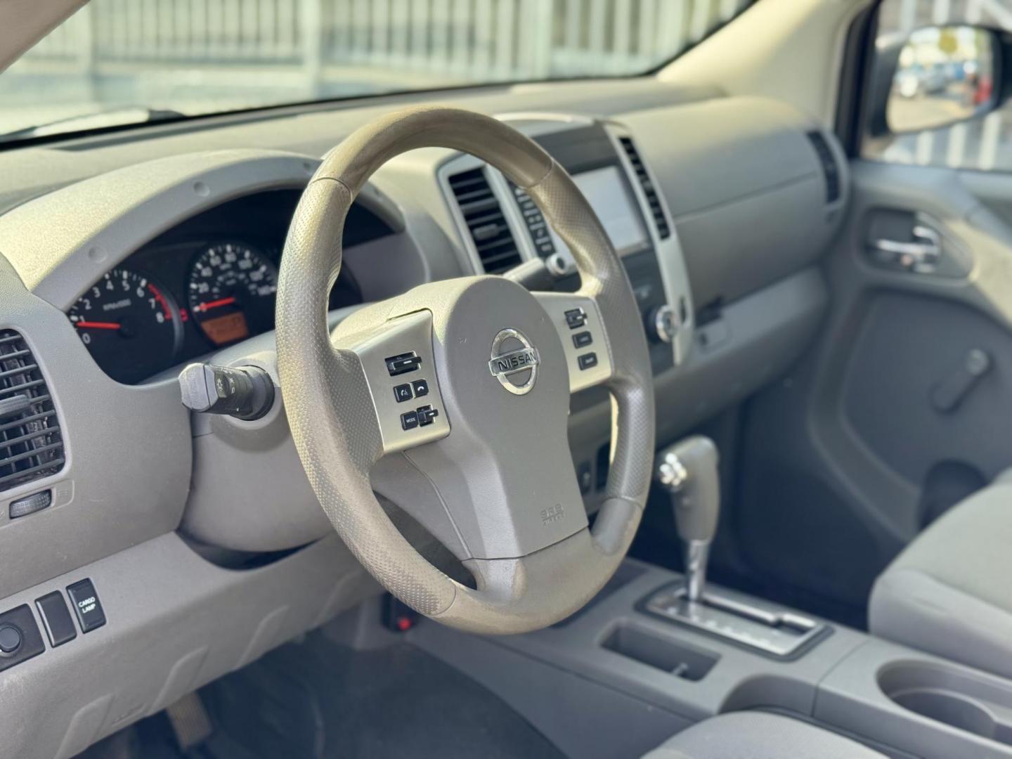 2019 WHITE Nissan Frontier S King Cab I4 5MT 2WD (1N6BD0CT5KN) with an 2.5L L4 DOHC 16V engine, 5M transmission, located at 7600 S Western Ave., Chicago, IL, 60620, (773) 918-3980, 0.000000, 0.000000 - Photo#6