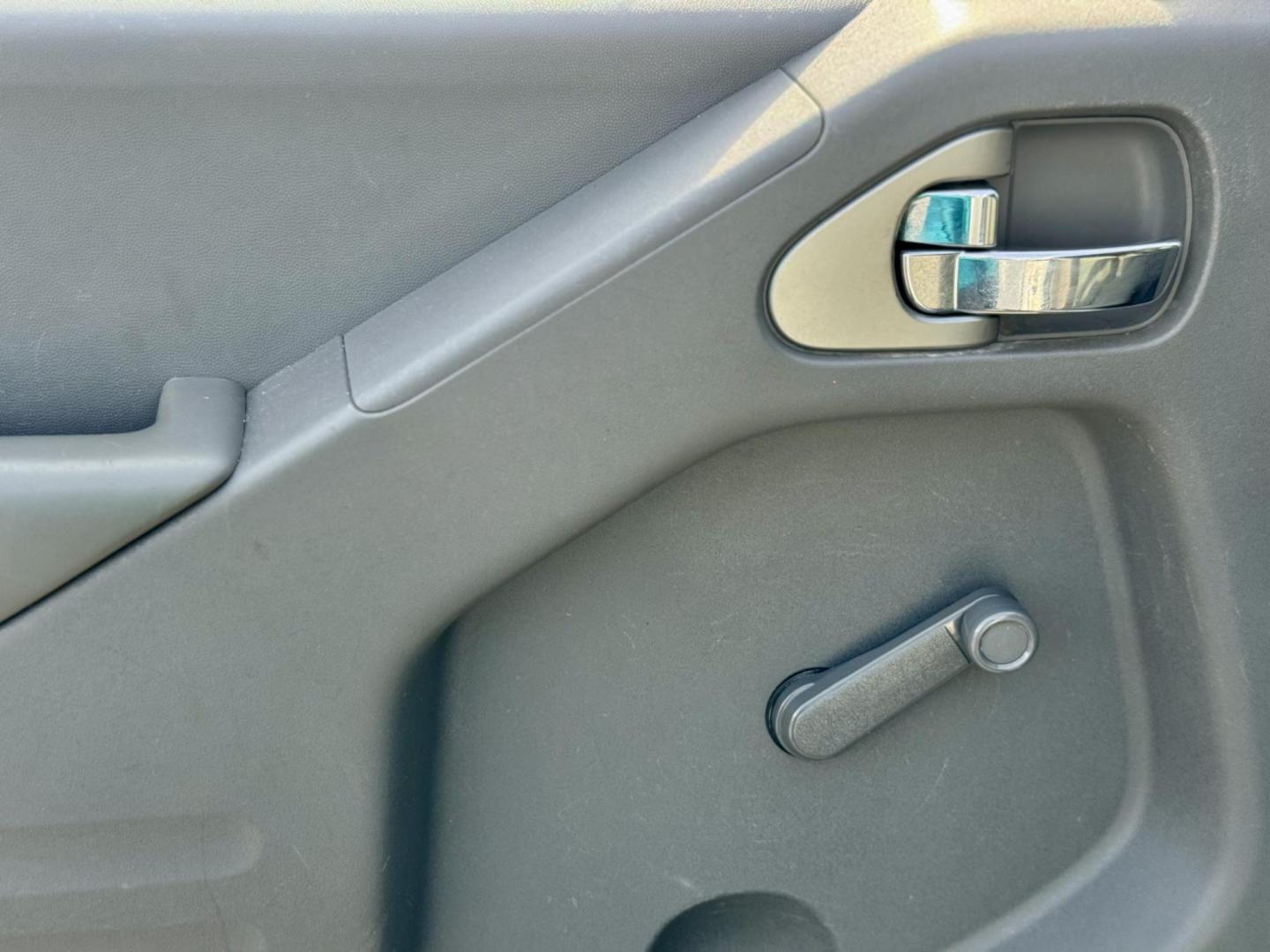 2019 WHITE Nissan Frontier S King Cab I4 5MT 2WD (1N6BD0CT5KN) with an 2.5L L4 DOHC 16V engine, 5M transmission, located at 7600 S Western Ave., Chicago, IL, 60620, (773) 918-3980, 0.000000, 0.000000 - Photo#12