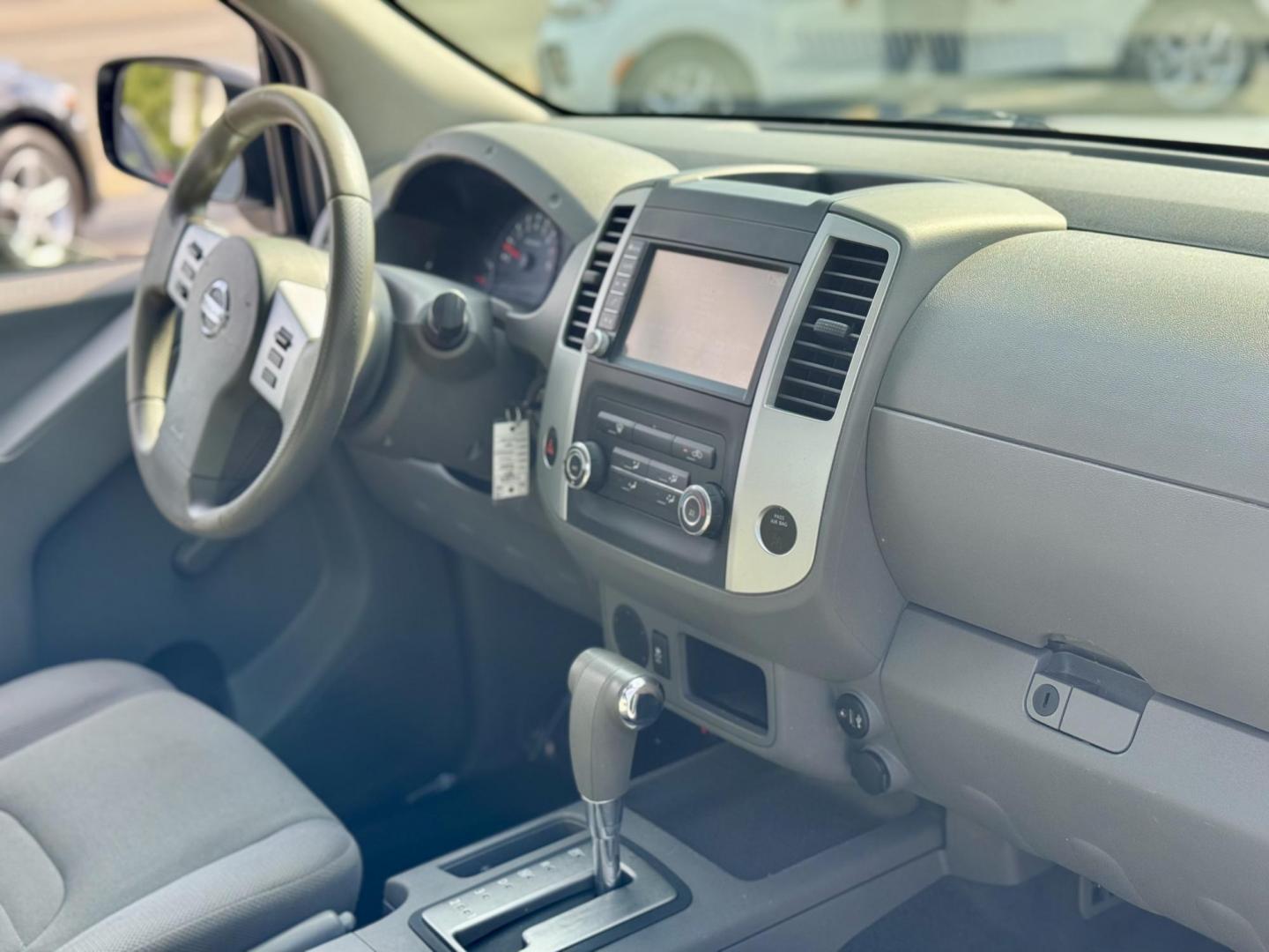 2019 WHITE Nissan Frontier S King Cab I4 5MT 2WD (1N6BD0CT5KN) with an 2.5L L4 DOHC 16V engine, 5M transmission, located at 7600 S Western Ave., Chicago, IL, 60620, (773) 918-3980, 0.000000, 0.000000 - Photo#8