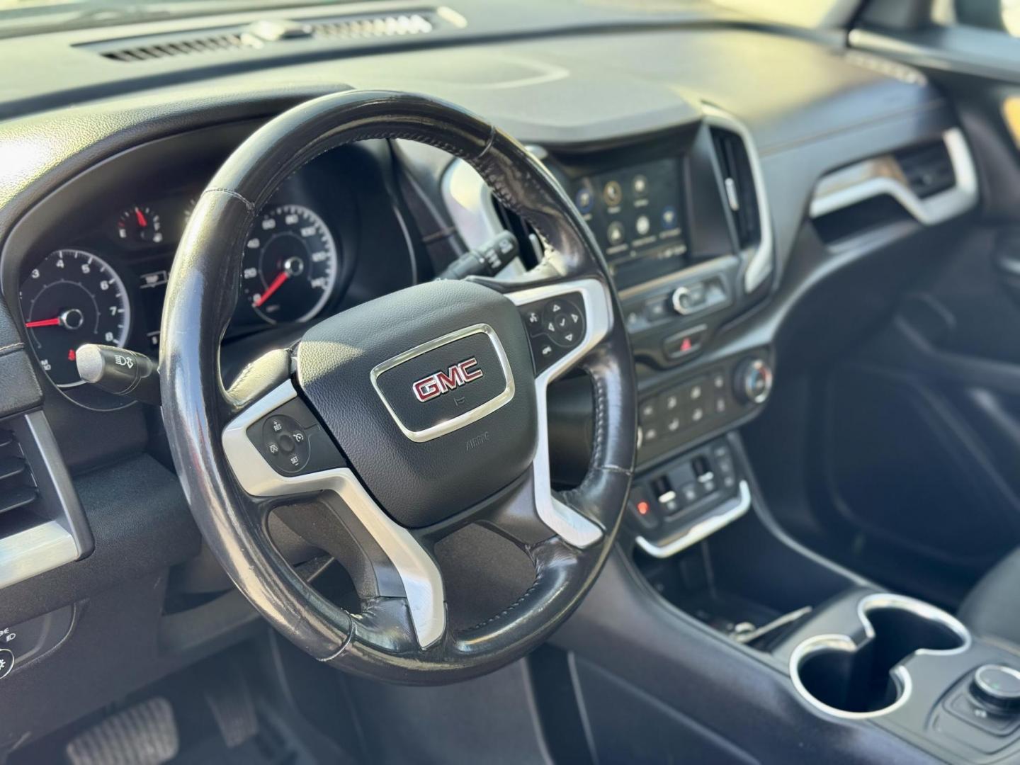 2018 GRAY GMC Terrain SLE (3GKALMEVXJL) with an 1.4L L4 DOHC 16V TURBO engine, 6A transmission, located at 7600 S Western Ave., Chicago, IL, 60620, (773) 918-3980, 0.000000, 0.000000 - Photo#5
