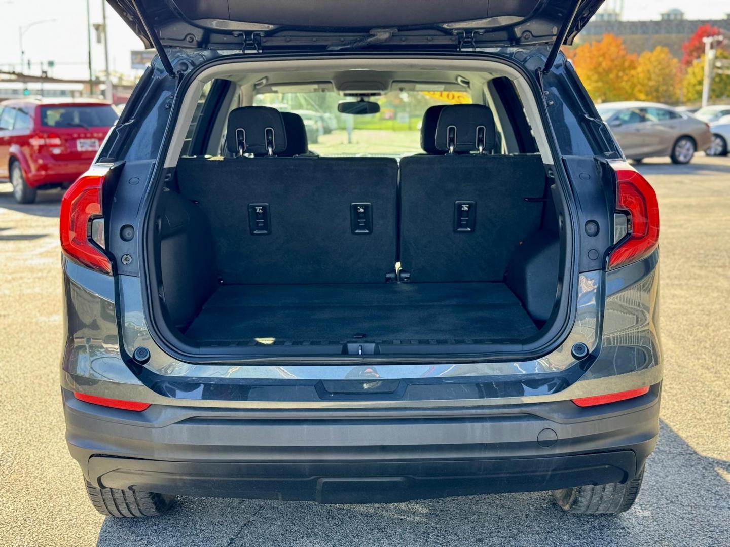 2018 GRAY GMC Terrain SLE (3GKALMEVXJL) with an 1.4L L4 DOHC 16V TURBO engine, 6A transmission, located at 7600 S Western Ave., Chicago, IL, 60620, (773) 918-3980, 0.000000, 0.000000 - Photo#4