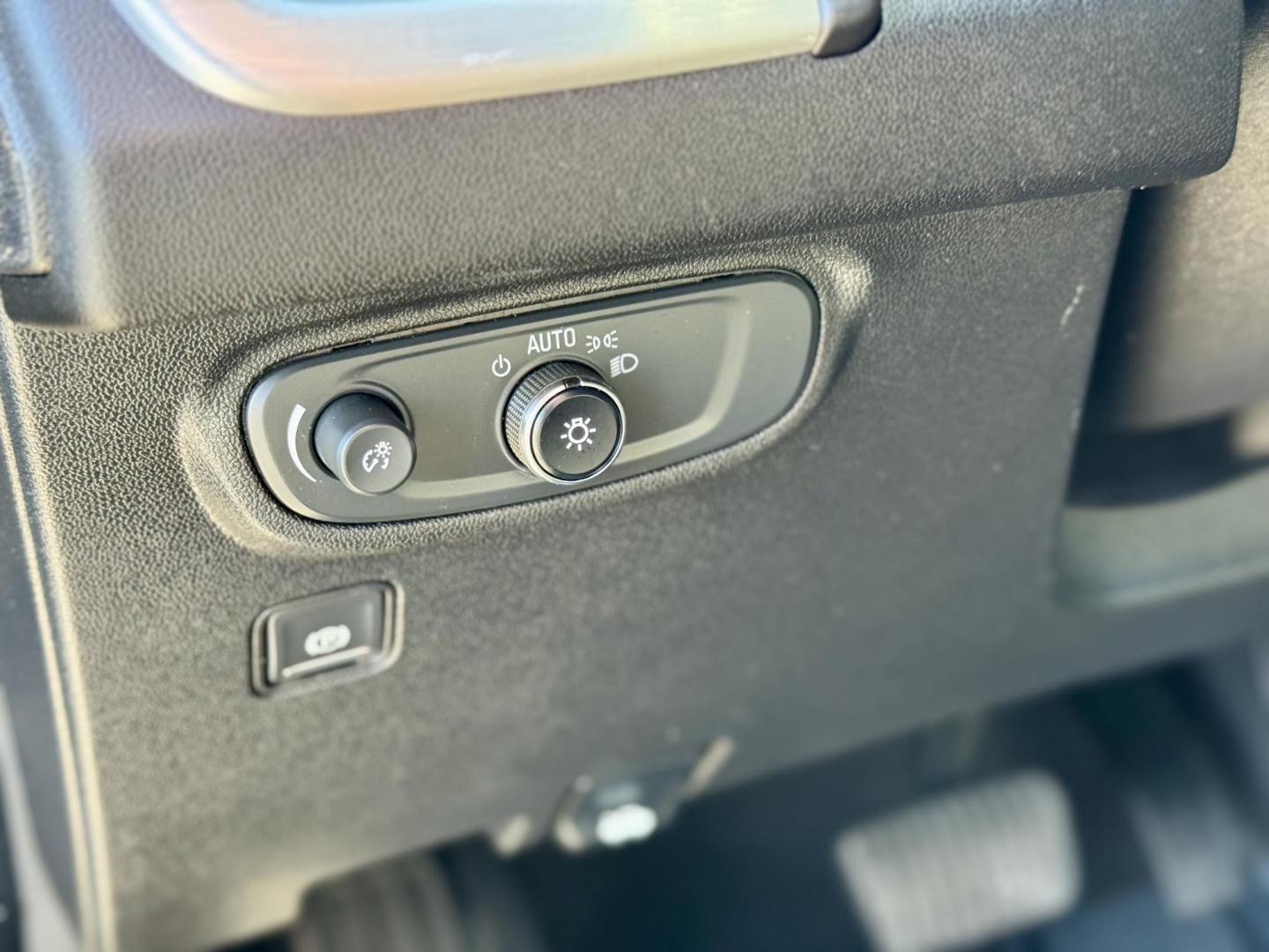 2018 GRAY GMC Terrain SLE (3GKALMEVXJL) with an 1.4L L4 DOHC 16V TURBO engine, 6A transmission, located at 7600 S Western Ave., Chicago, IL, 60620, (773) 918-3980, 0.000000, 0.000000 - Photo#12