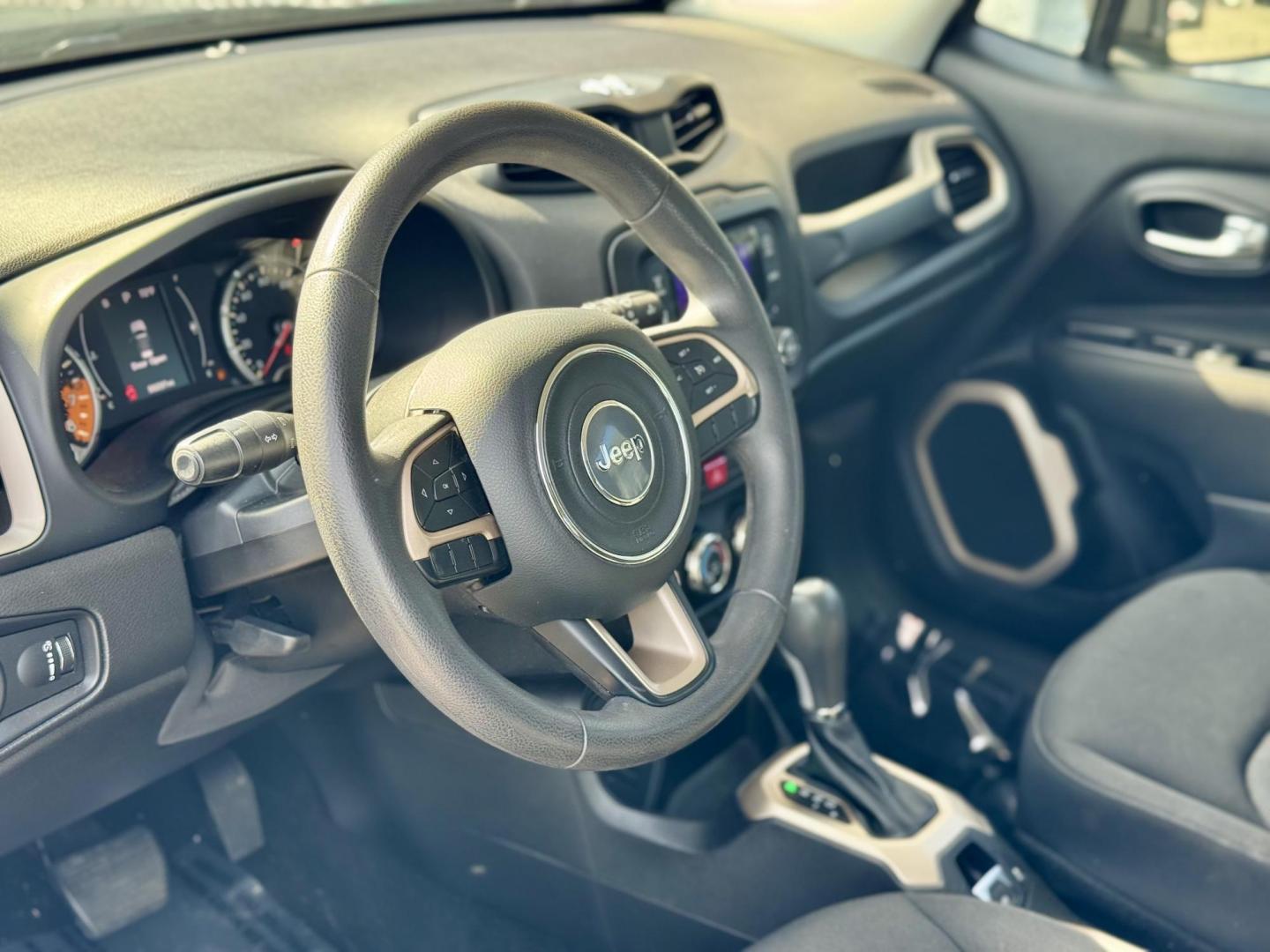 2015 BLACK Jeep Renegade Sport FWD (ZACCJAAT4FP) with an 2.4L L4 engine, 6-Speed Manual transmission, located at 7600 S Western Ave., Chicago, IL, 60620, (773) 918-3980, 0.000000, 0.000000 - Photo#5