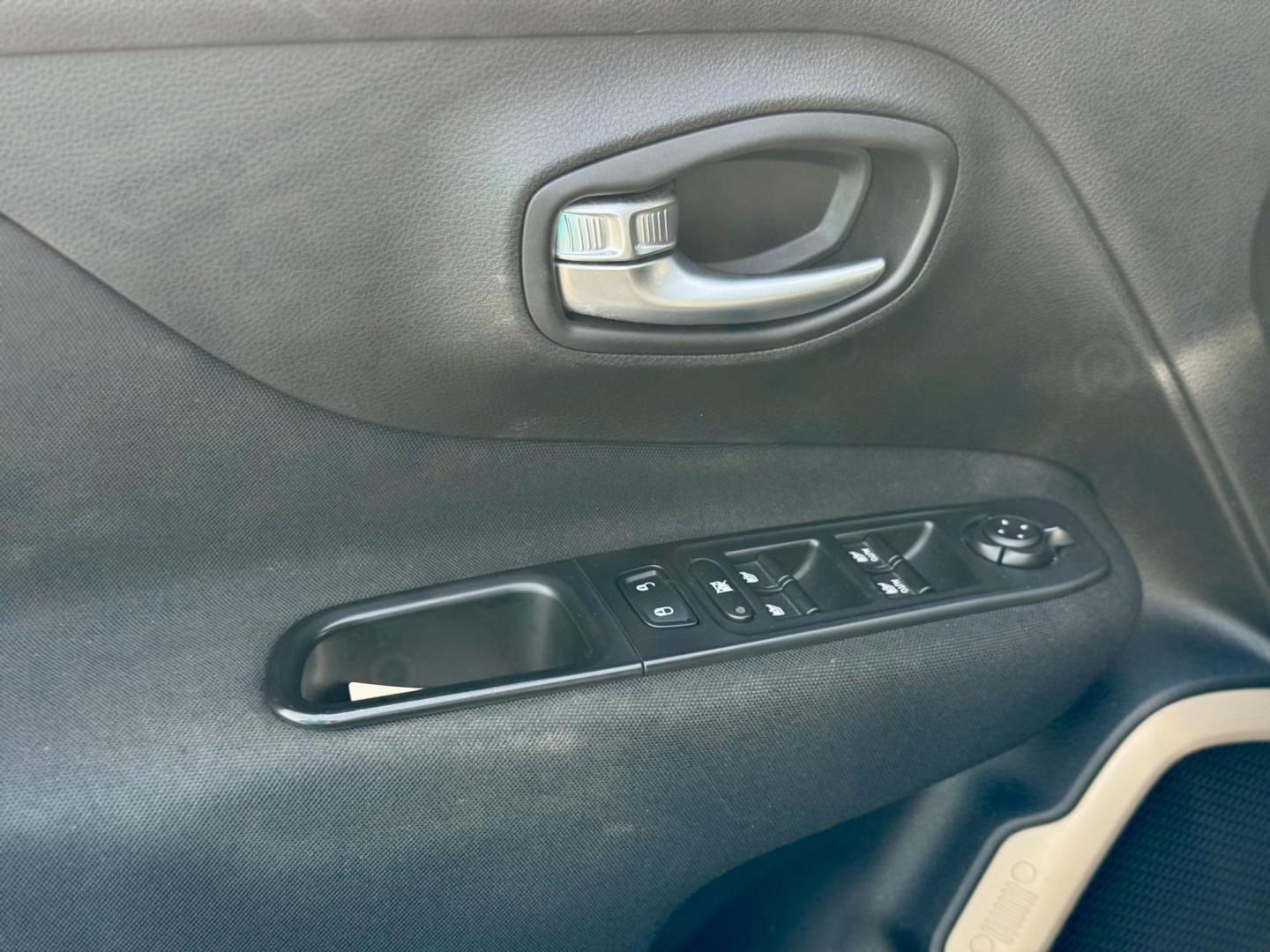 2015 BLACK Jeep Renegade Sport FWD (ZACCJAAT4FP) with an 2.4L L4 engine, 6-Speed Manual transmission, located at 7600 S Western Ave., Chicago, IL, 60620, (773) 918-3980, 0.000000, 0.000000 - Photo#13