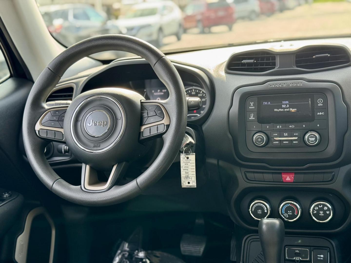 2015 BLACK Jeep Renegade Sport FWD (ZACCJAAT4FP) with an 2.4L L4 engine, 6-Speed Manual transmission, located at 7600 S Western Ave., Chicago, IL, 60620, (773) 918-3980, 0.000000, 0.000000 - Photo#7