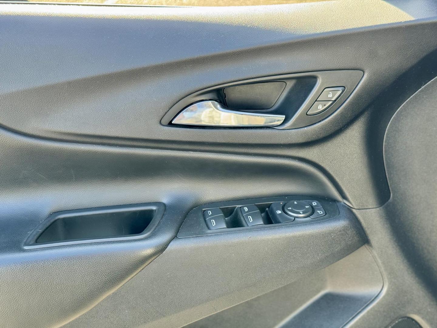 2021 SILVER Chevrolet Equinox LT AWD (3GNAXUEV9MS) with an 1.5L L4 DOHC 16V TURBO engine, 6A transmission, located at 7600 S Western Ave., Chicago, IL, 60620, (773) 918-3980, 0.000000, 0.000000 - Photo#13