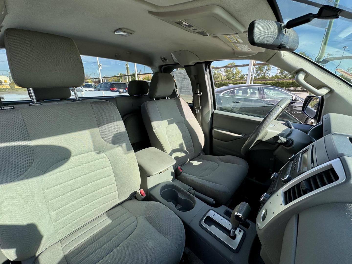 2015 WHITE Nissan Frontier SV King Cab I4 5MT 2WD (1N6BD0CT6FN) with an 2.5L L4 DOHC 16V engine, 5-Speed Manual transmission, located at 7600 S Western Ave., Chicago, IL, 60620, (773) 918-3980, 0.000000, 0.000000 - Photo#9