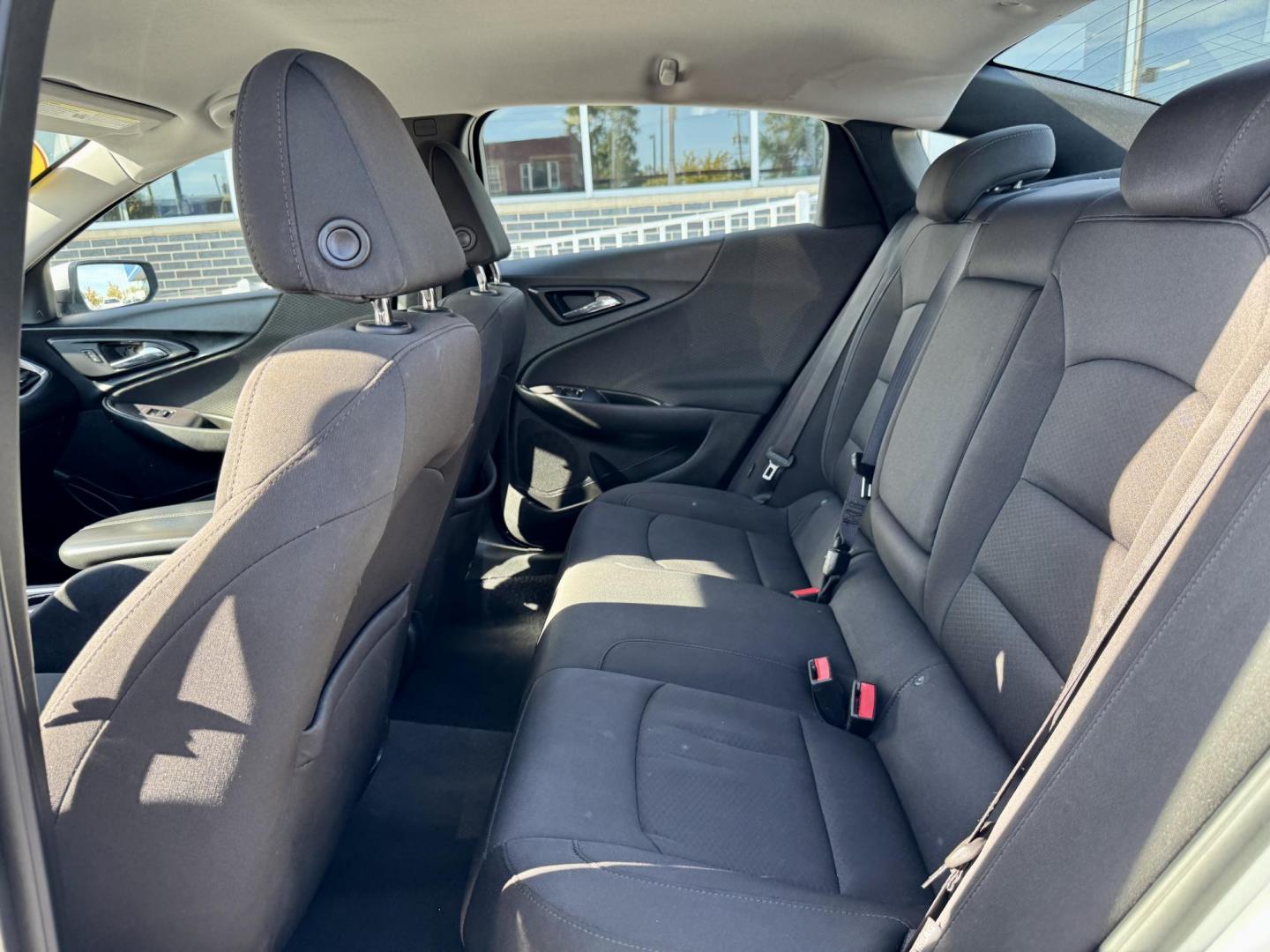 2018 SILVER Chevrolet Malibu LT (1G1ZD5ST2JF) with an 1.5L L4 DOHC 16V engine, 6A transmission, located at 7600 S Western Ave., Chicago, IL, 60620, (773) 918-3980, 0.000000, 0.000000 - Photo#10