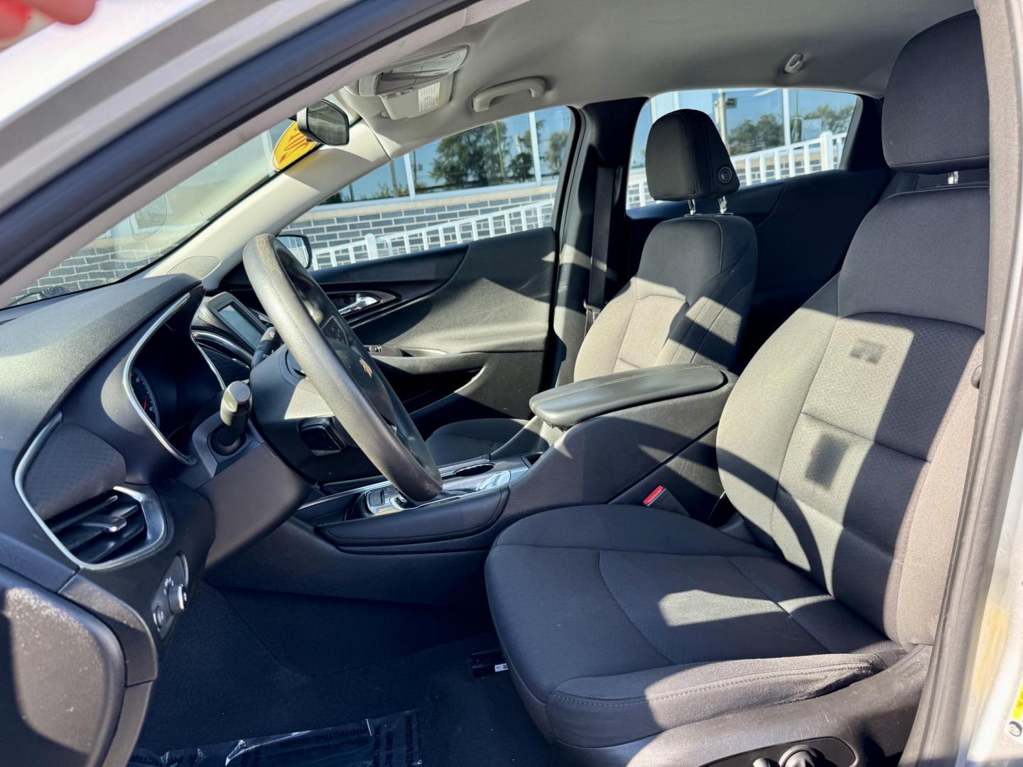 2018 SILVER Chevrolet Malibu LT (1G1ZD5ST2JF) with an 1.5L L4 DOHC 16V engine, 6A transmission, located at 7600 S Western Ave., Chicago, IL, 60620, (773) 918-3980, 0.000000, 0.000000 - Photo#7