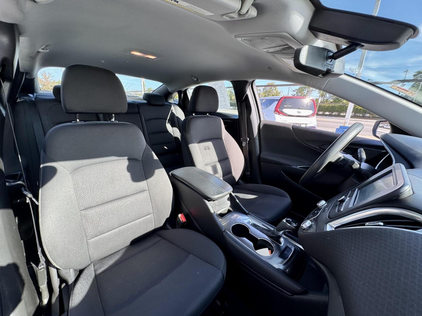 2018 SILVER Chevrolet Malibu LT (1G1ZD5ST2JF) with an 1.5L L4 DOHC 16V engine, 6A transmission, located at 7600 S Western Ave., Chicago, IL, 60620, (773) 918-3980, 0.000000, 0.000000 - Photo#9